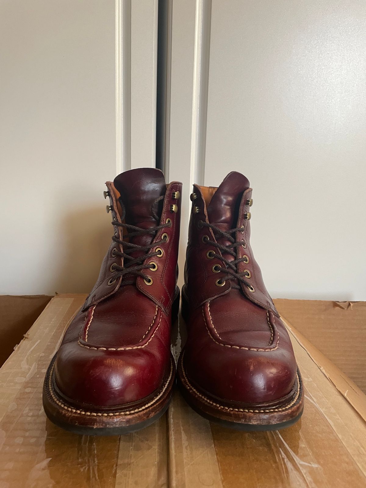 Photo by harshhappens on November 1, 2023 of the Grant Stone Brass Boot in Horween Color 8 Chromexcel.