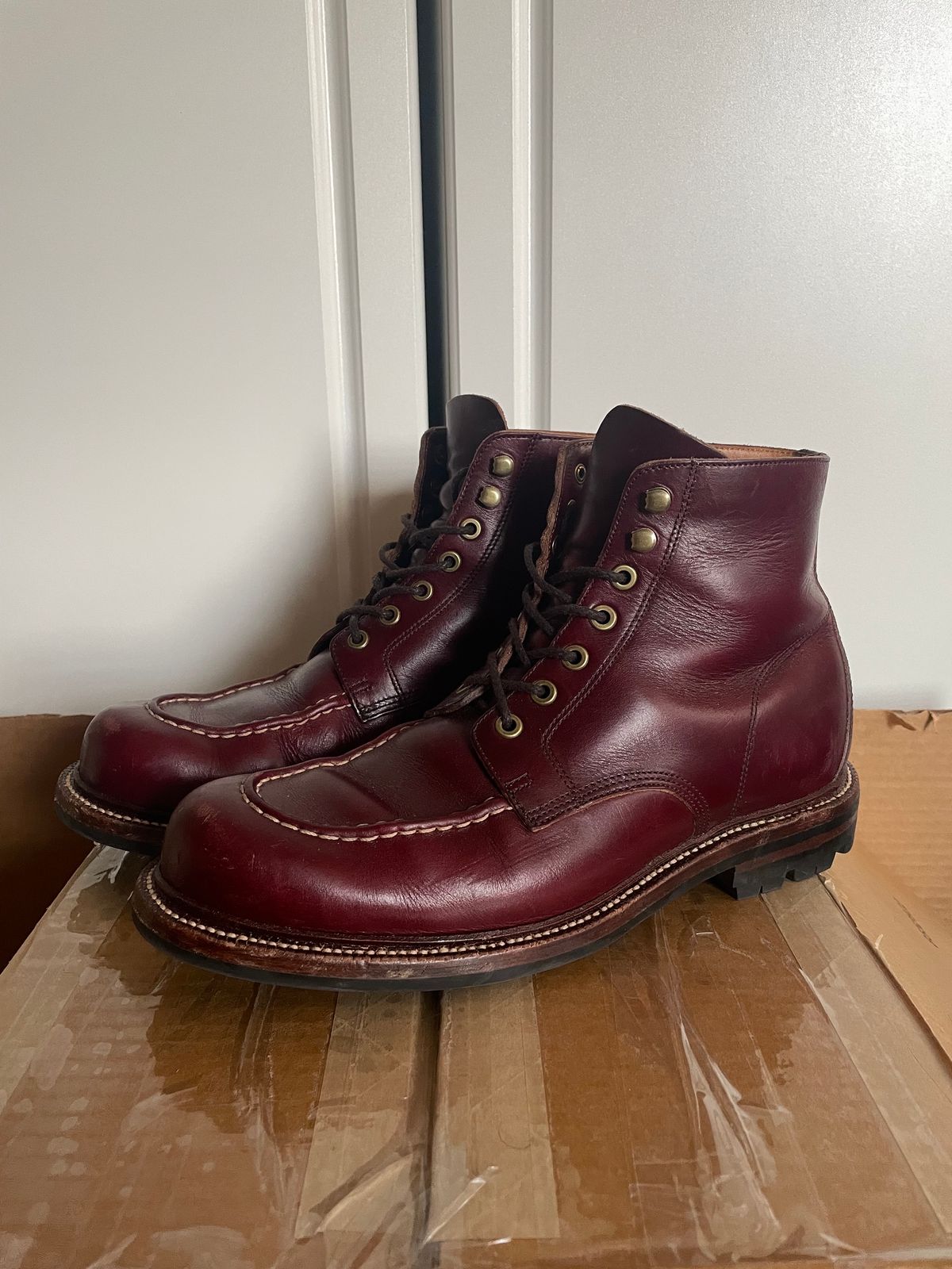 Photo by harshhappens on November 1, 2023 of the Grant Stone Brass Boot in Horween Color 8 Chromexcel.
