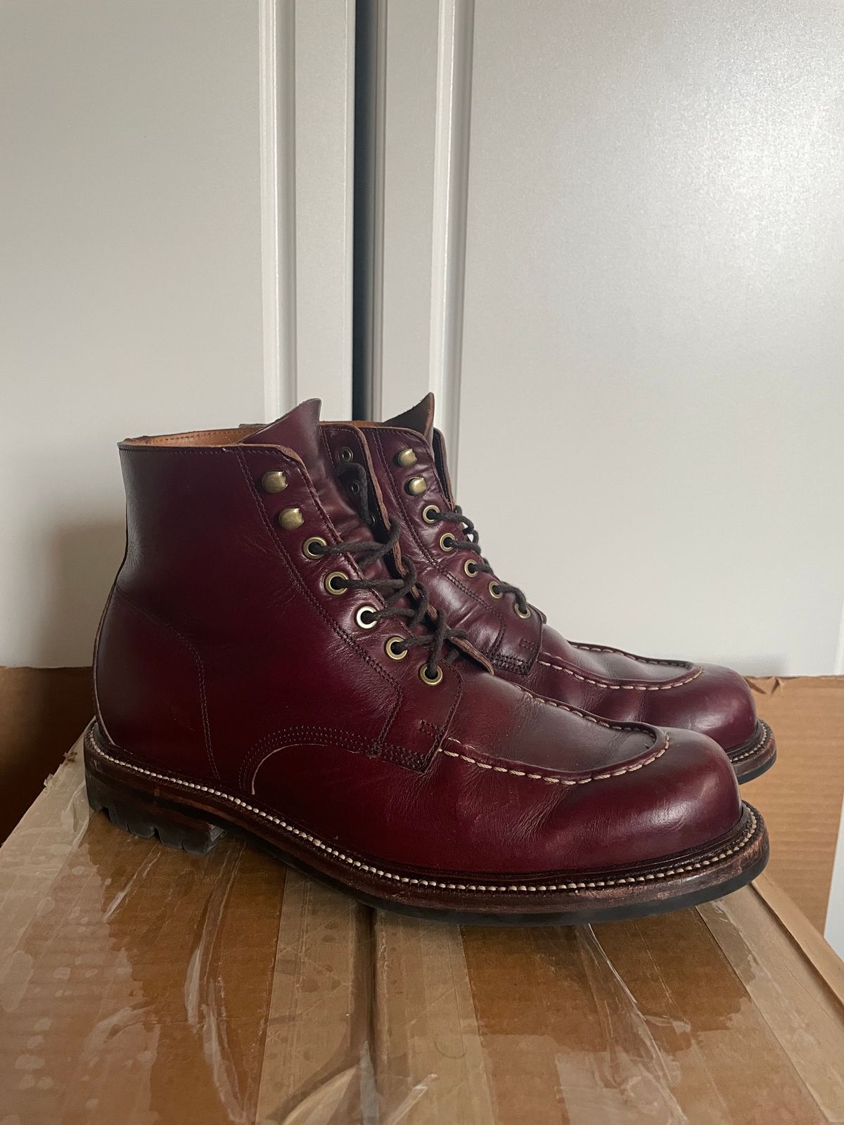 Photo by harshhappens on November 1, 2023 of the Grant Stone Brass Boot in Horween Color 8 Chromexcel.