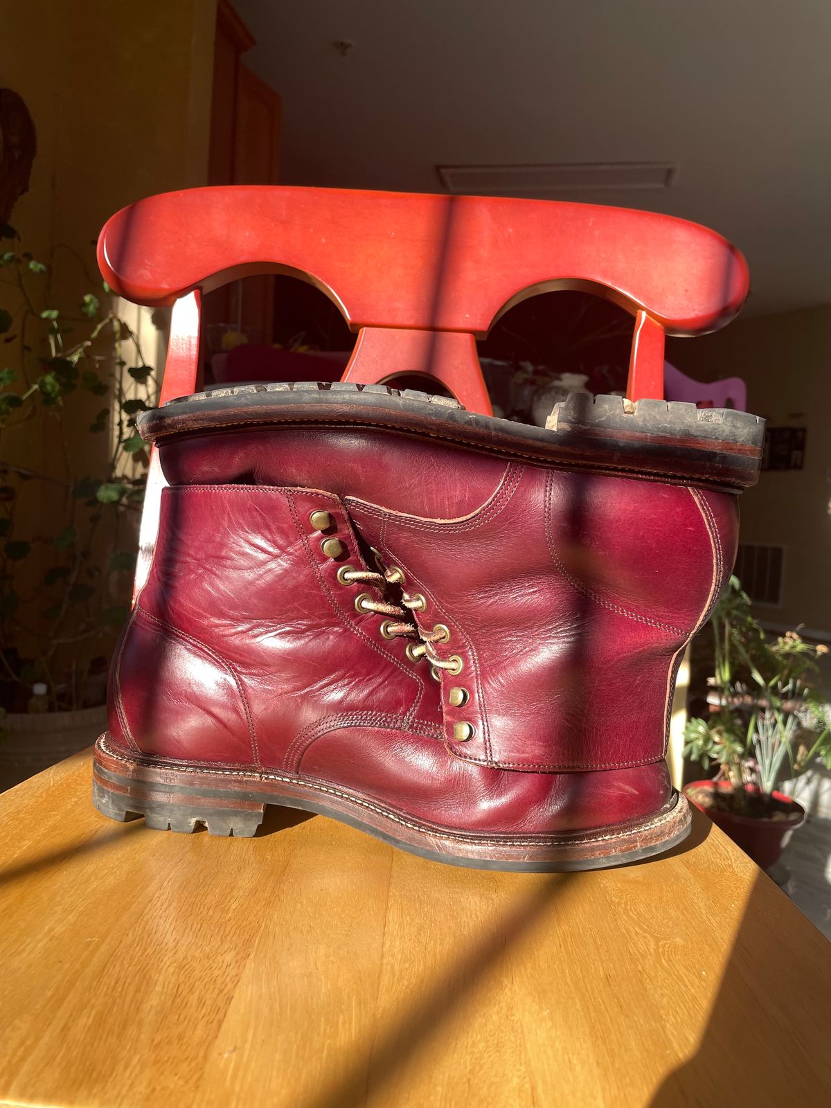 Photo by harshhappens on January 5, 2024 of the Grant Stone Brass Boot in Horween Color 8 Chromexcel.