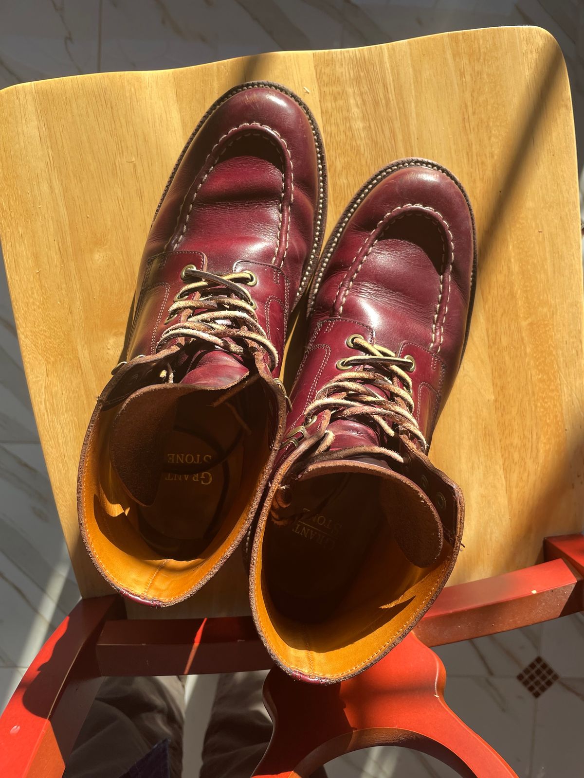 Photo by harshhappens on January 5, 2024 of the Grant Stone Brass Boot in Horween Color 8 Chromexcel.