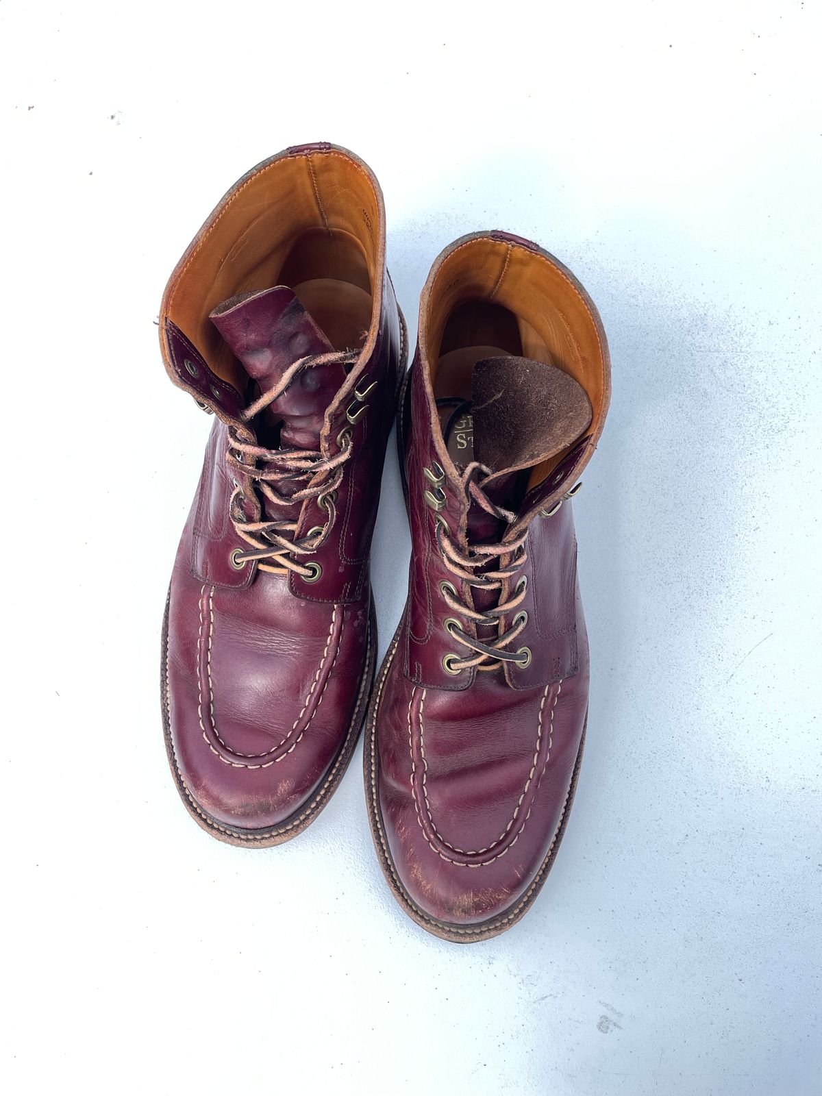 Photo by harshhappens on April 1, 2024 of the Grant Stone Brass Boot in Horween Color 8 Chromexcel.