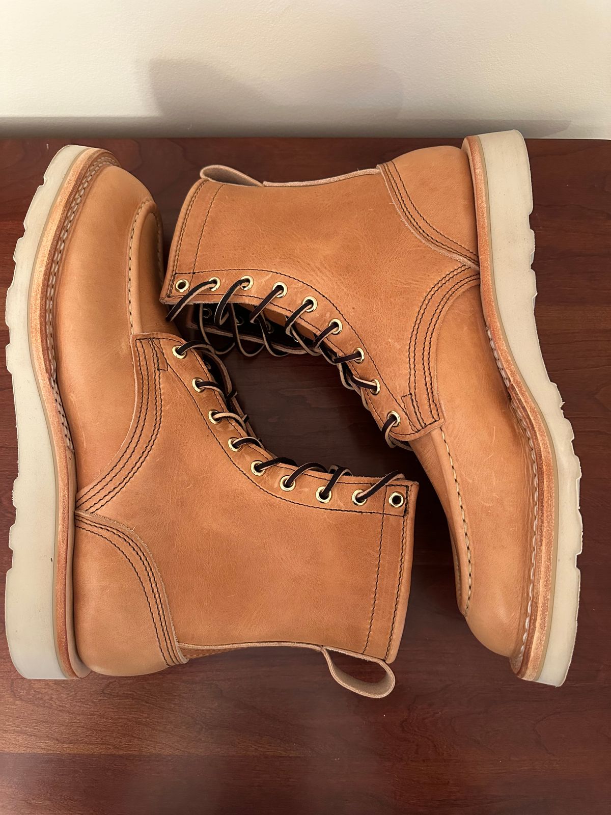 Photo by rheubanks on October 1, 2025 of the Nicks Moc Toe in Horween Light Natural Dublin.