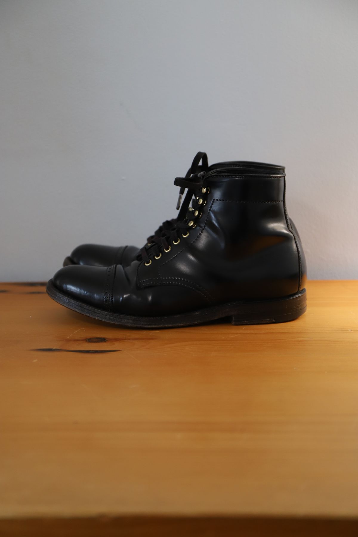 Photo by whippoorwill on January 1, 2023 of the Alden Perforated Cap Toe Boot in Horween Black Shell Cordovan.