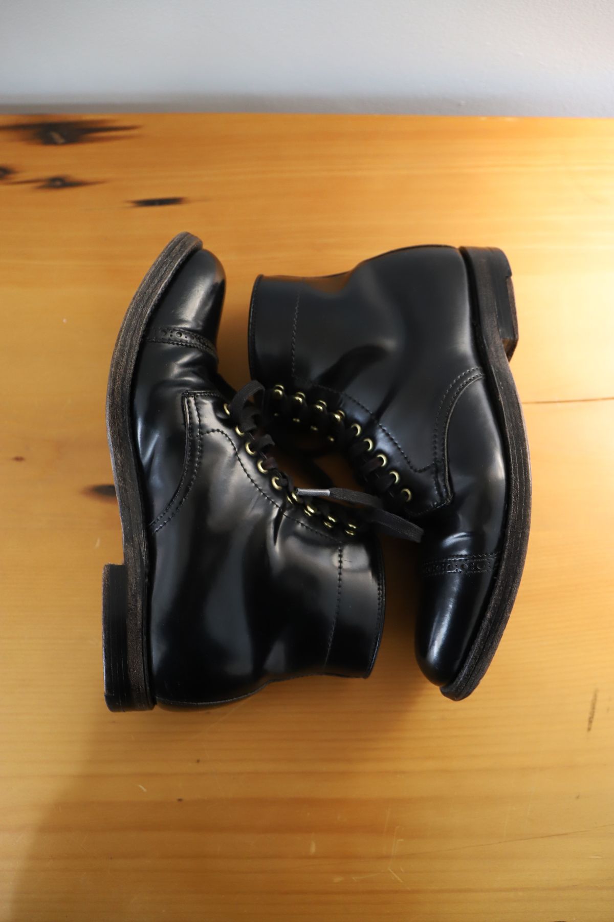 Photo by whippoorwill on January 1, 2023 of the Alden Perforated Cap Toe Boot in Horween Black Shell Cordovan.