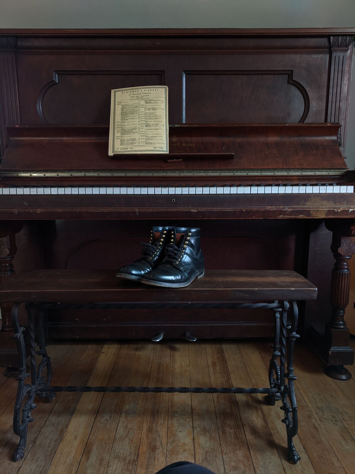 Photo by whippoorwill on February 4, 2023 of the Alden Perforated Cap Toe Boot in Horween Black Shell Cordovan.