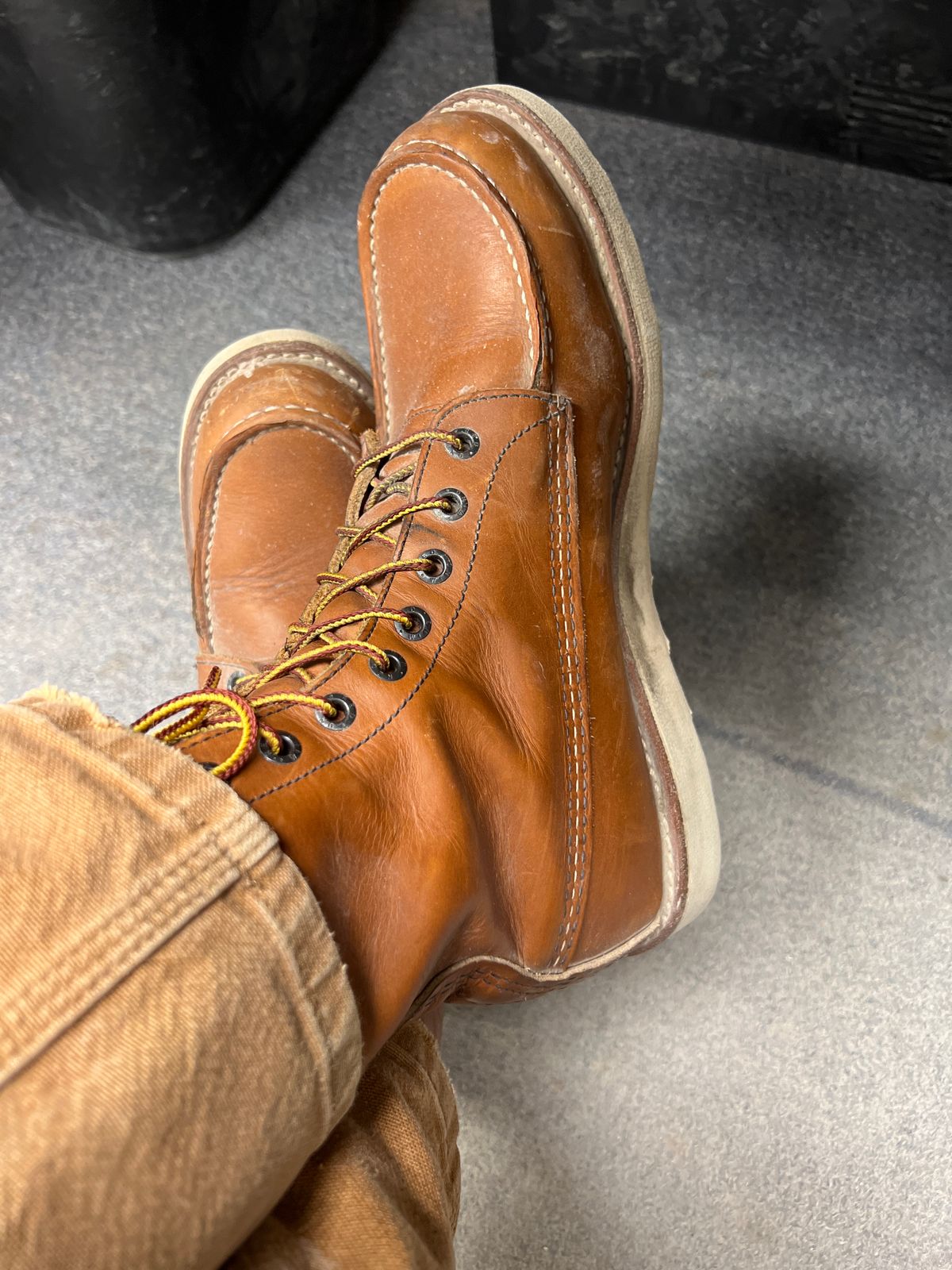 Photo by kase on March 15, 2024 of the Red Wing 8-Inch Classic Moc in S.B. Foot Oro-Iginal.