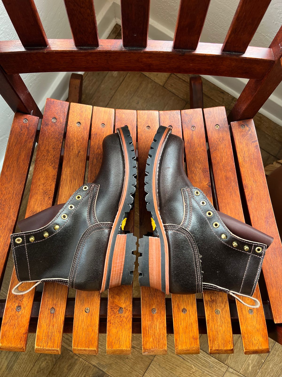 Photo by kase on March 11, 2024 of the Nicks Urban Logger in Horween Brown Waxed Flesh.