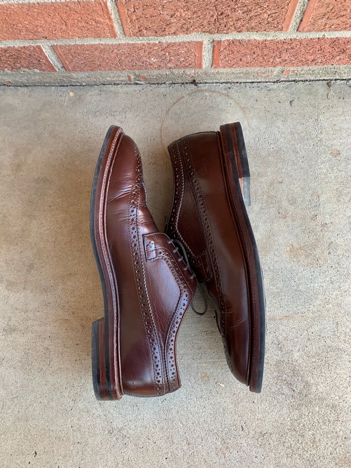 Photo by wagz54 on November 8, 2022 of the Grant Stone Longwing in Horween Crimson Chromexcel.