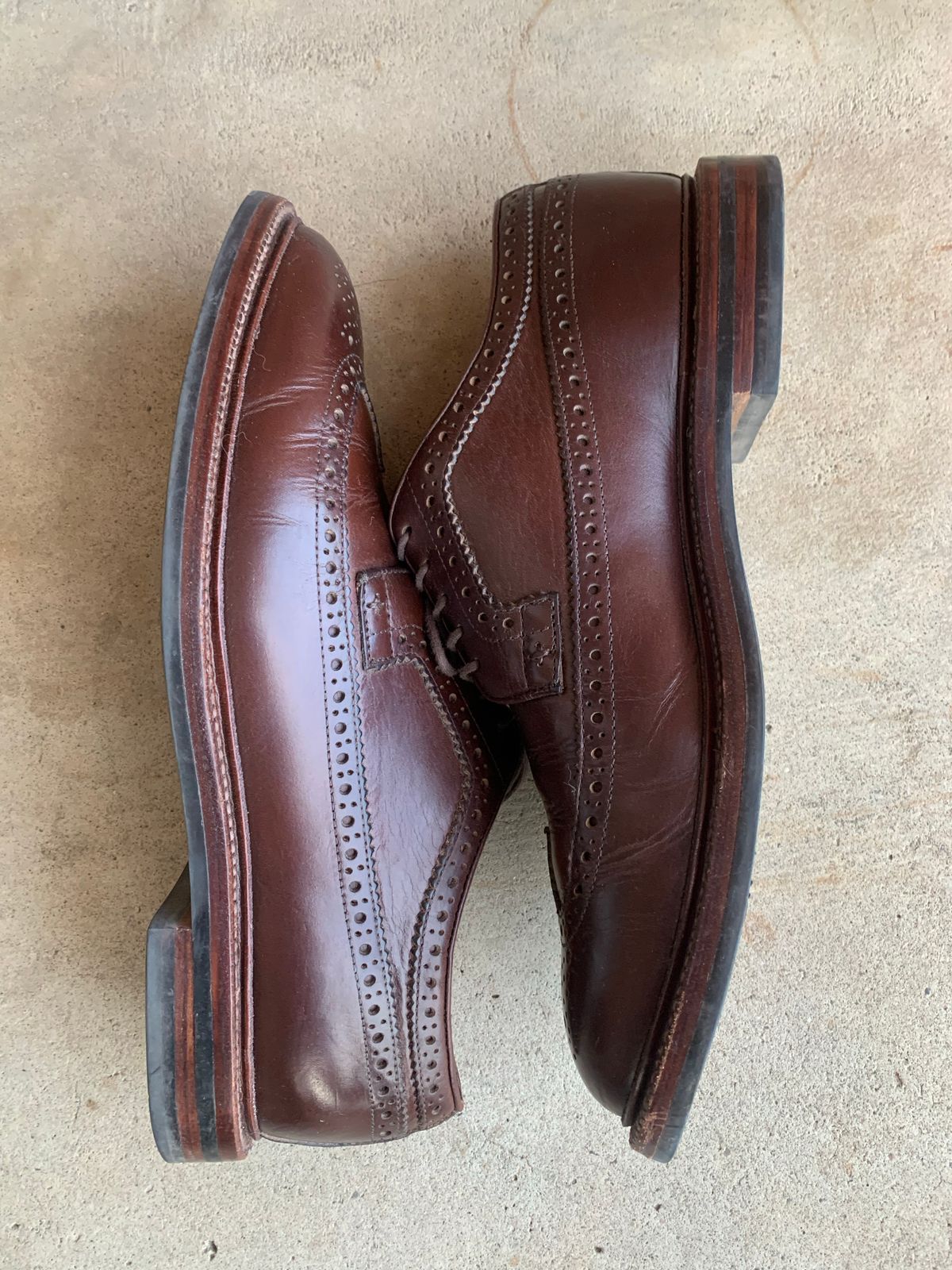 Photo by wagz54 on December 4, 2022 of the Grant Stone Longwing in Horween Crimson Chromexcel.