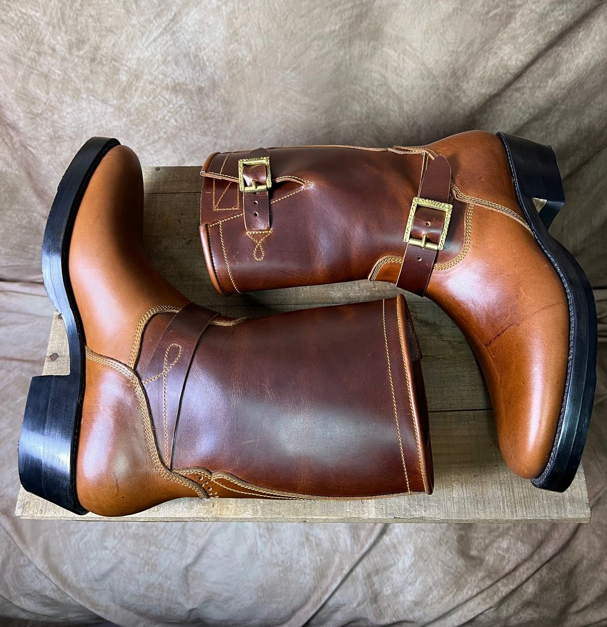 Photo by TheHobbyCobbler on September 30, 2025 of the Fortis Boots Yudistira Engineer Boots in Fortis Signature Indo Red Brown.