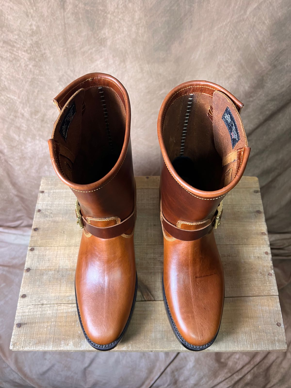 Photo by TheHobbyCobbler on September 30, 2025 of the Fortis Boots Yudistira Engineer Boots in Fortis Signature Indo Red Brown.