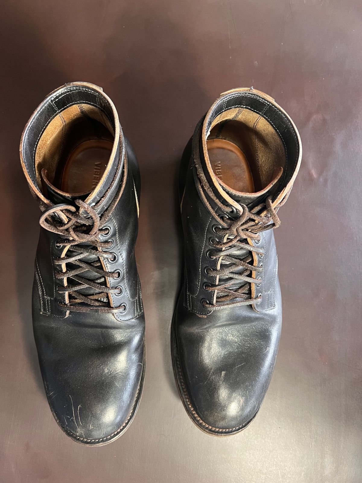 Photo by TheHobbyCobbler on February 1, 2025 of the Viberg Service Boot in Maryam Black Horsebutt.