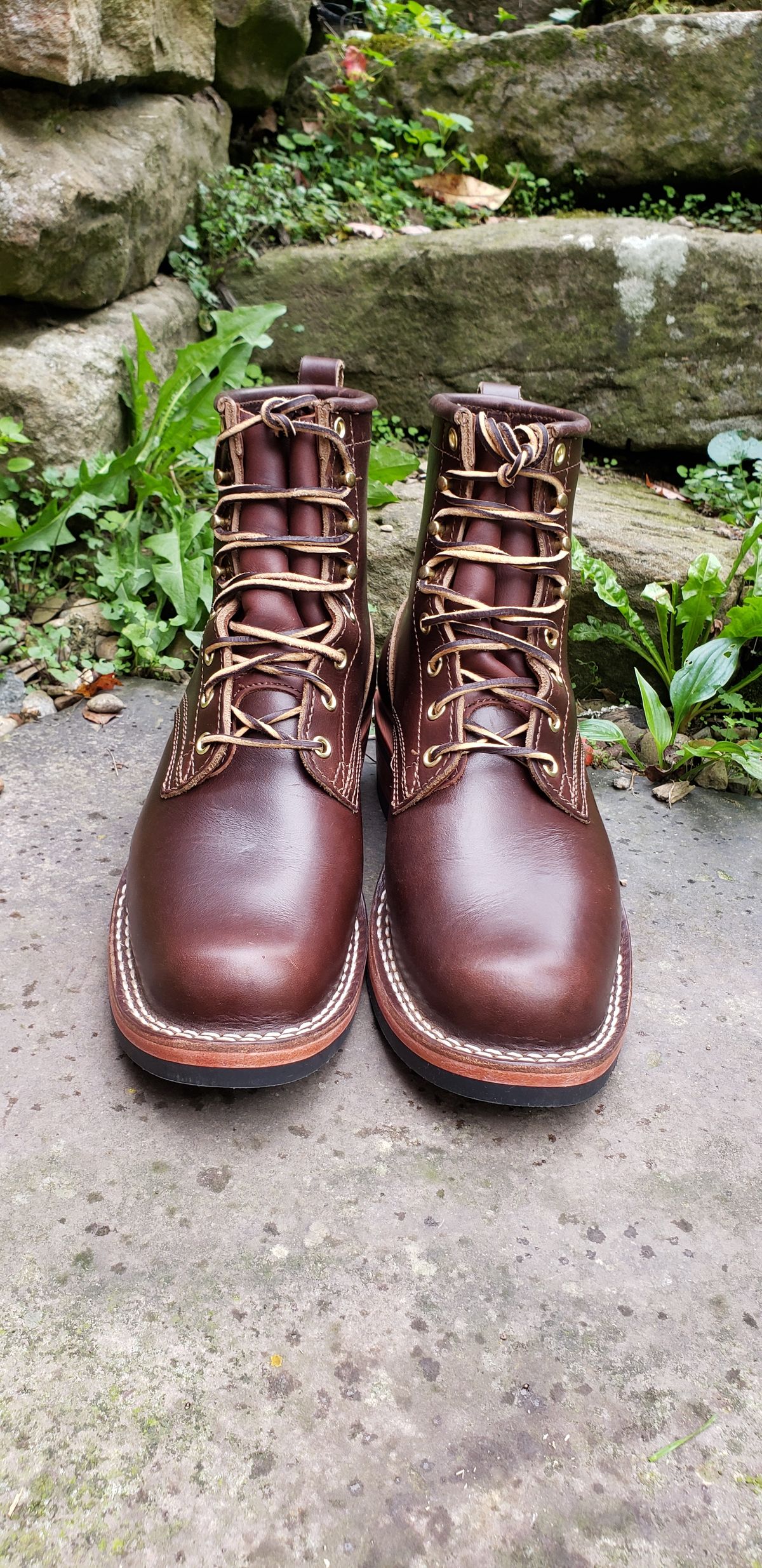 Photo by SamuelO on October 1, 2022 of the Nicks Robert in Horween Brown Chromexcel.