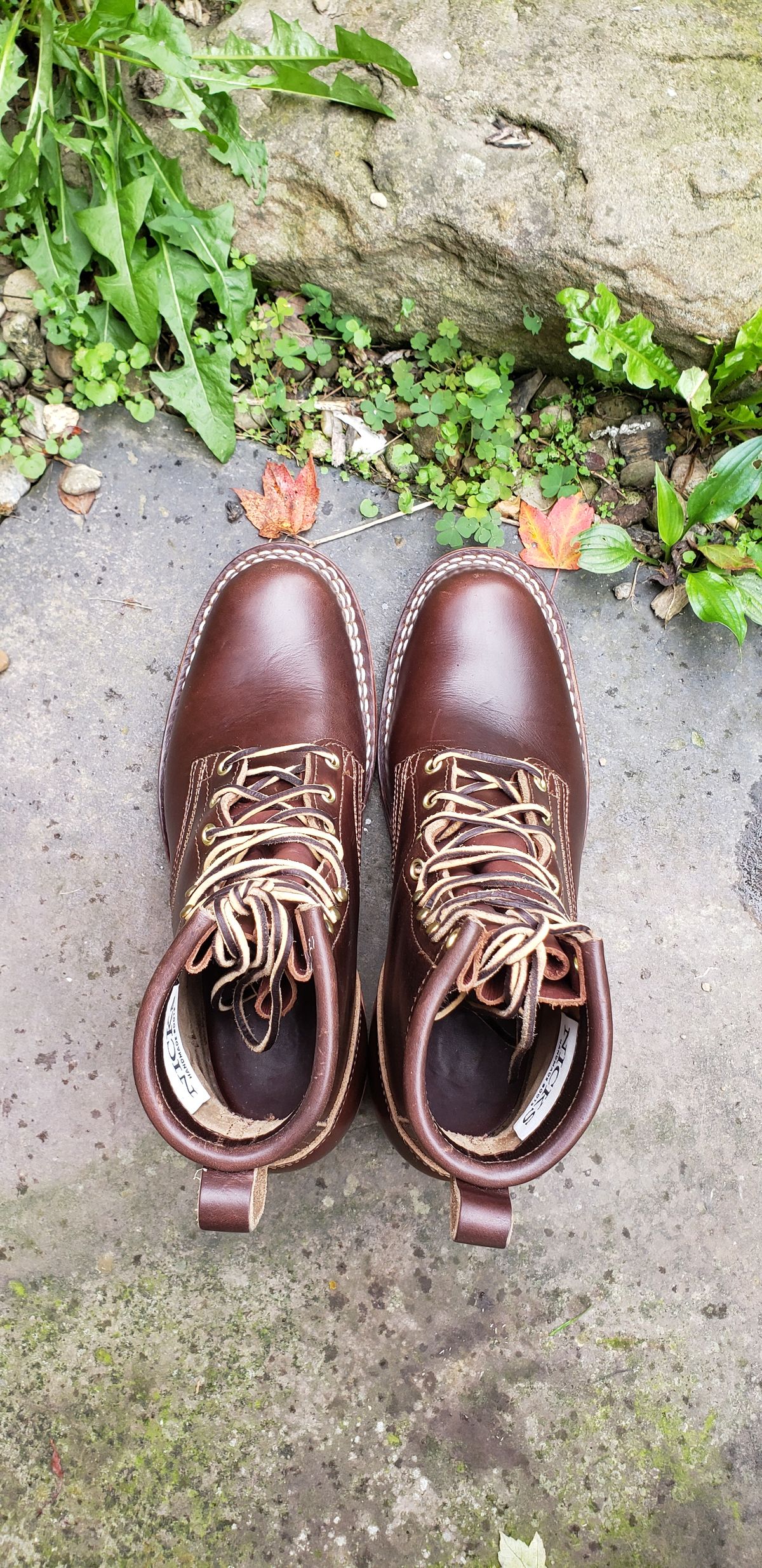 Photo by SamuelO on October 1, 2022 of the Nicks Robert in Horween Brown Chromexcel.