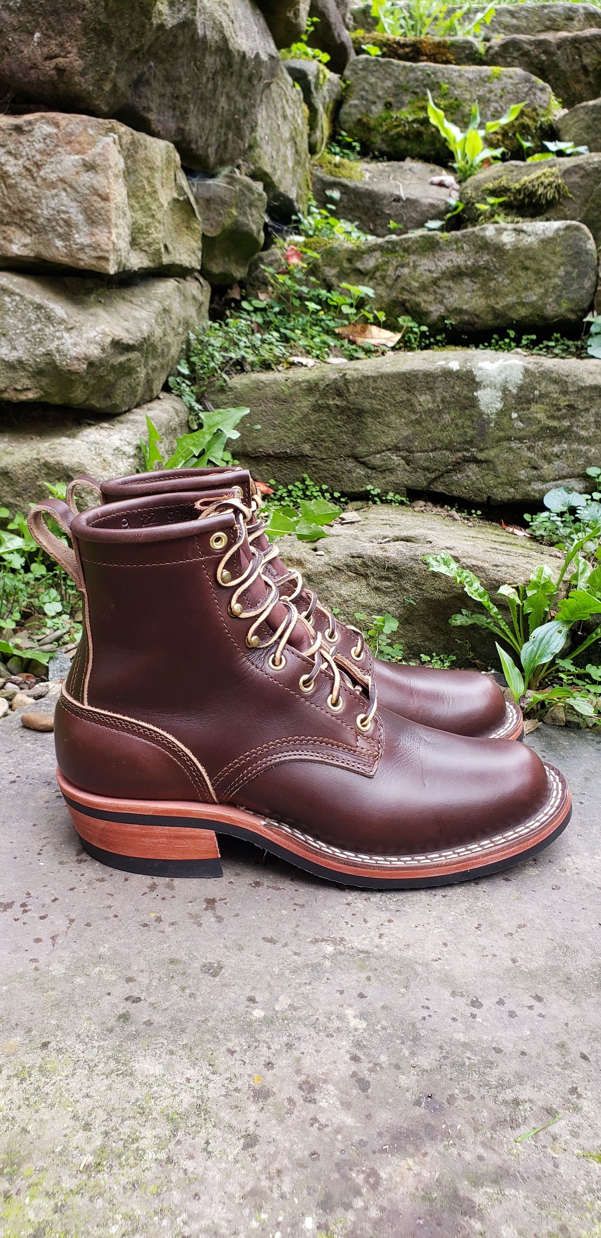 Photo by SamuelO on October 1, 2022 of the Nicks Robert in Horween Brown Chromexcel.