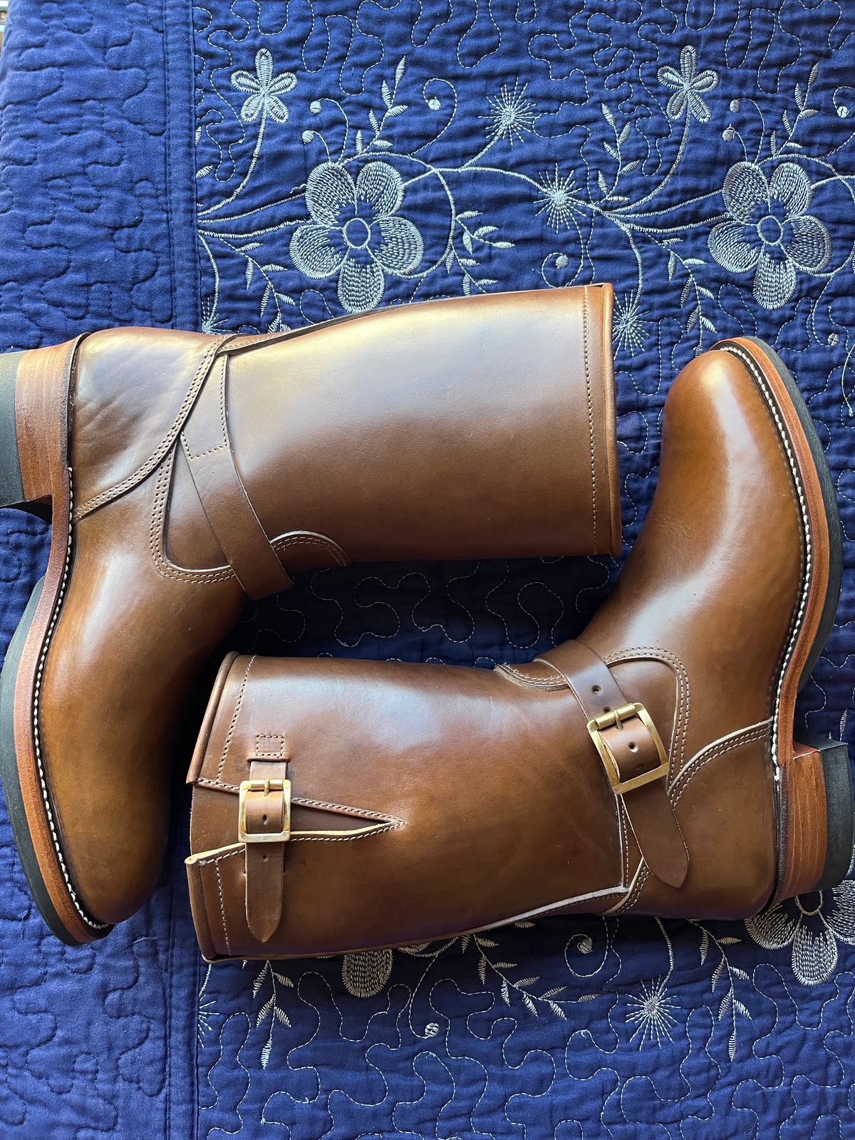 Photo by YourBrother on October 1, 2023 of the Attractions BILTBUCK Engineer Boots in Crust Horsebutt.