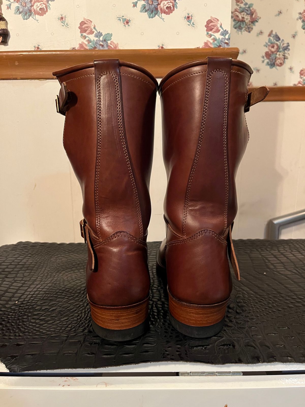 Photo by YourBrother on November 5, 2023 of the Attractions BILTBUCK Engineer Boots in Crust Horsebutt.