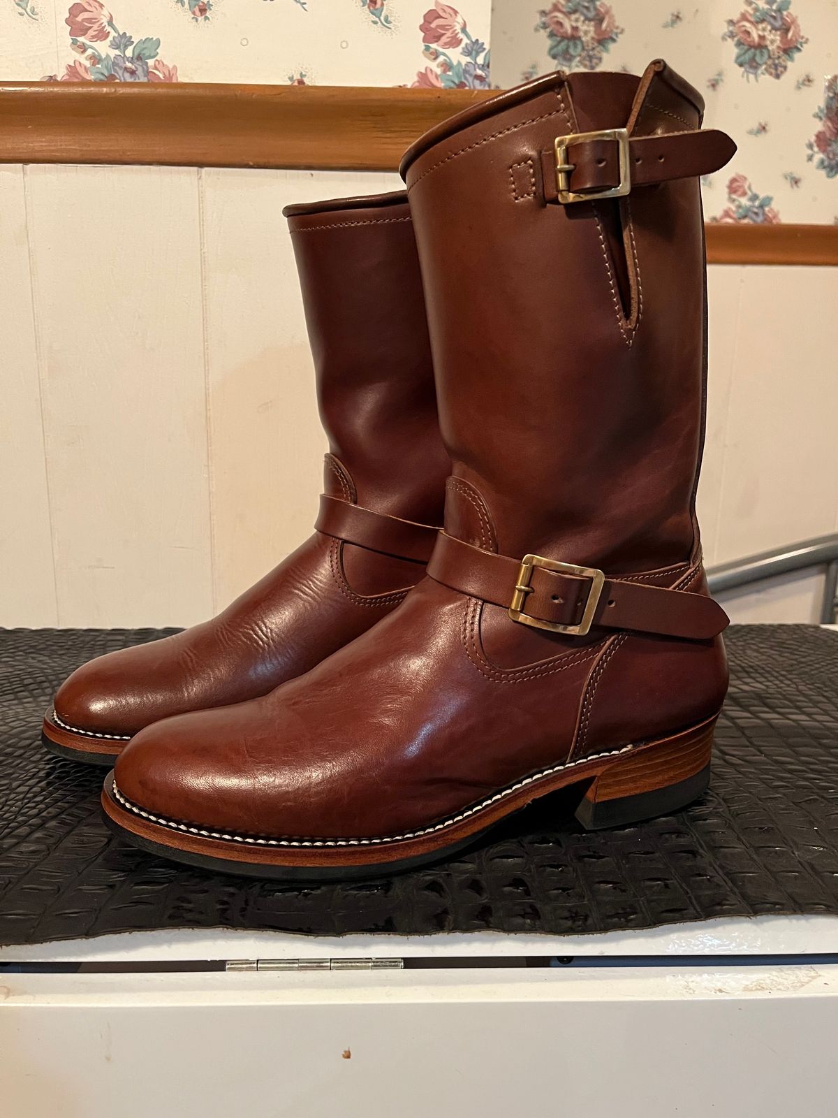 Photo by YourBrother on November 5, 2023 of the Attractions BILTBUCK Engineer Boots in Crust Horsebutt.