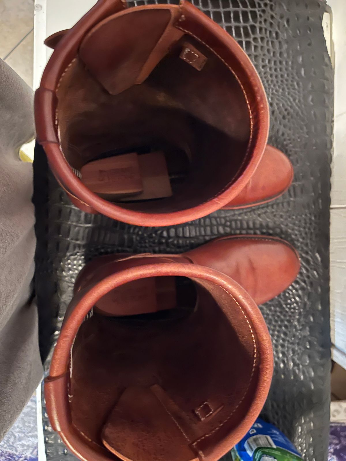 Photo by YourBrother on November 5, 2023 of the Attractions BILTBUCK Engineer Boots in Crust Horsebutt.