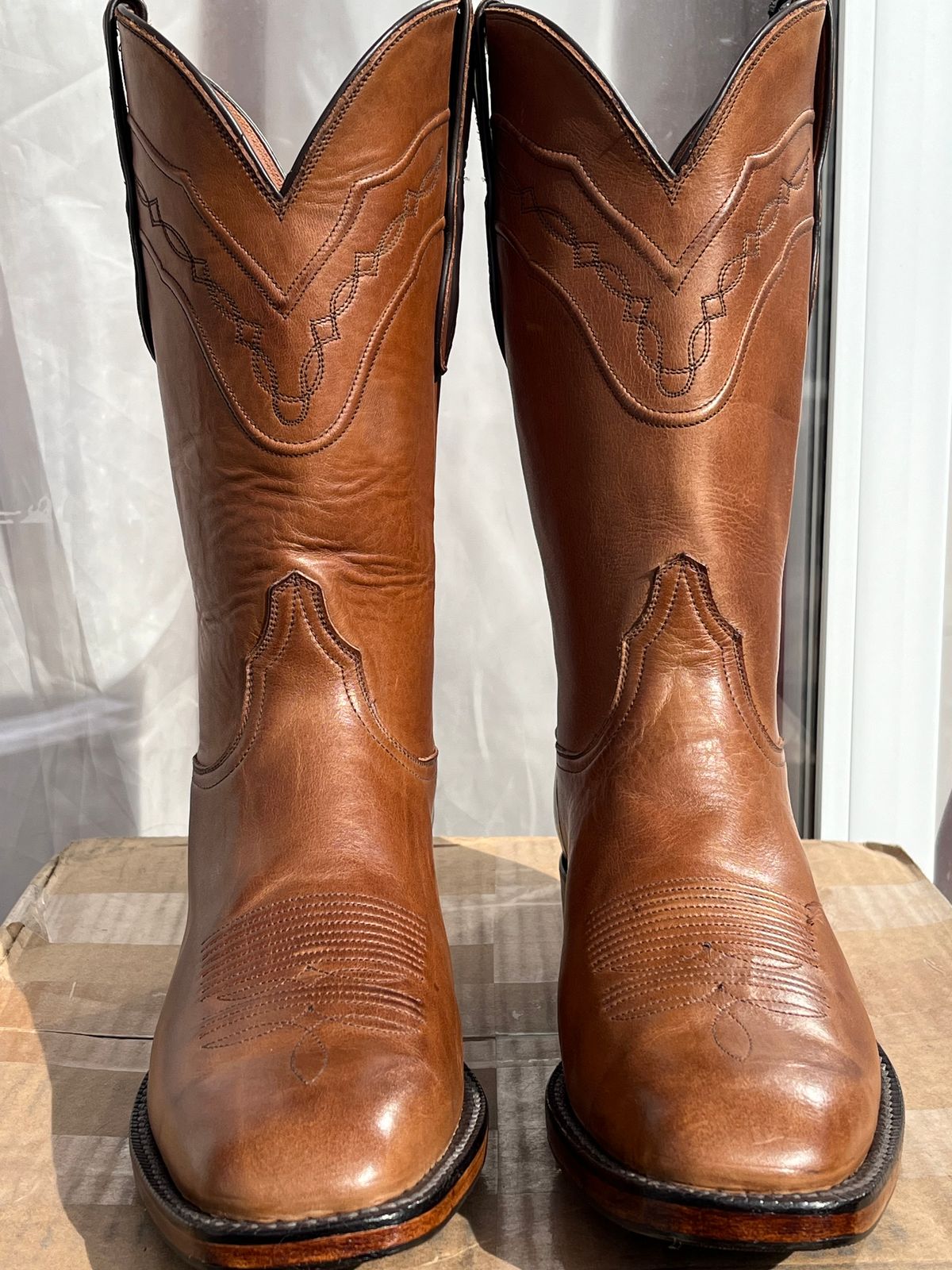Photo by YourBrother on October 1, 2024 of the Blackjack Boots Cowboy in Burnished Peanut.