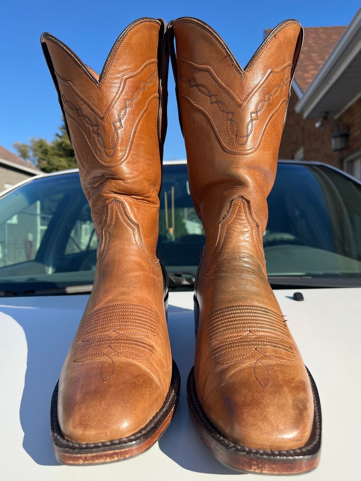Photo by YourBrother on November 5, 2024 of the Blackjack Boots Cowboy in Burnished Peanut.