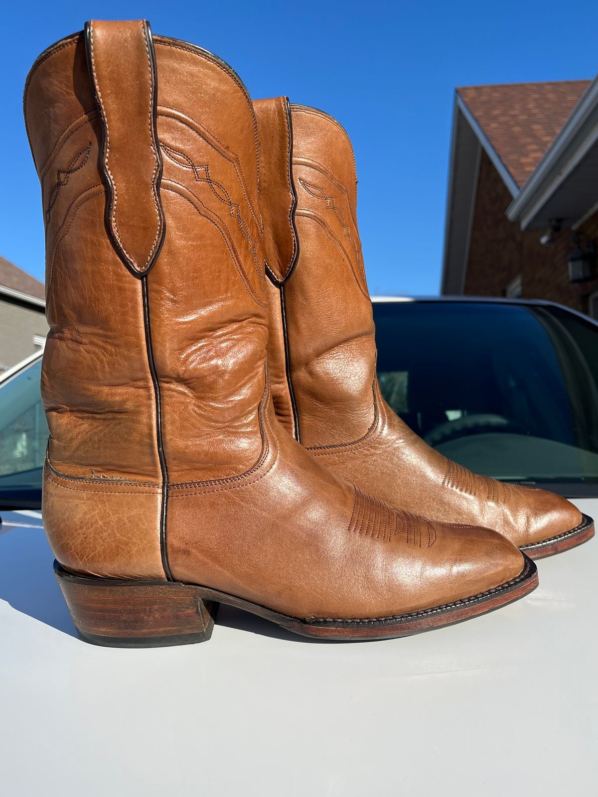Photo by YourBrother on November 5, 2024 of the Blackjack Boots Cowboy in Burnished Peanut.