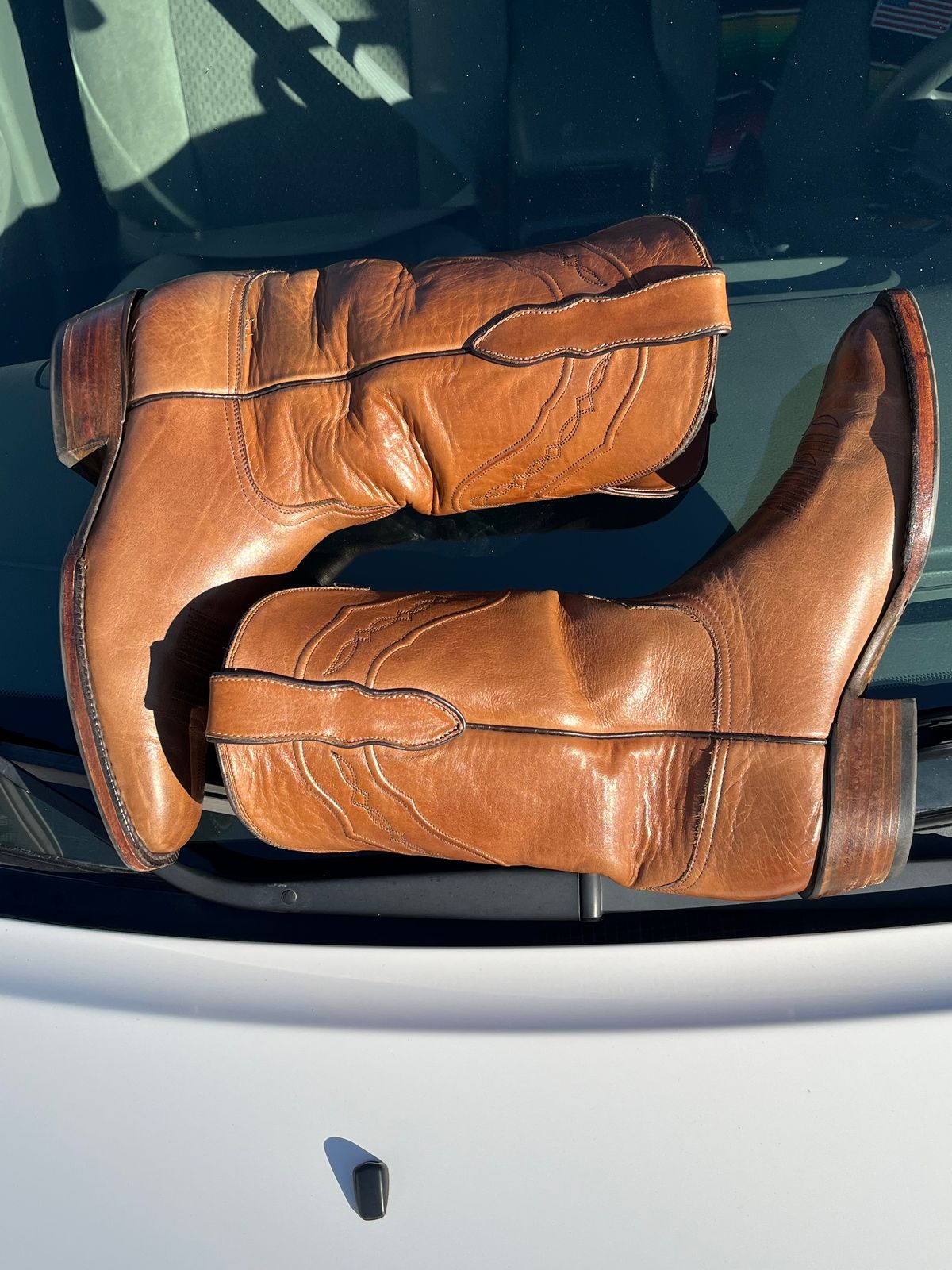 Photo by YourBrother on November 5, 2024 of the Blackjack Boots Cowboy in Burnished Peanut.