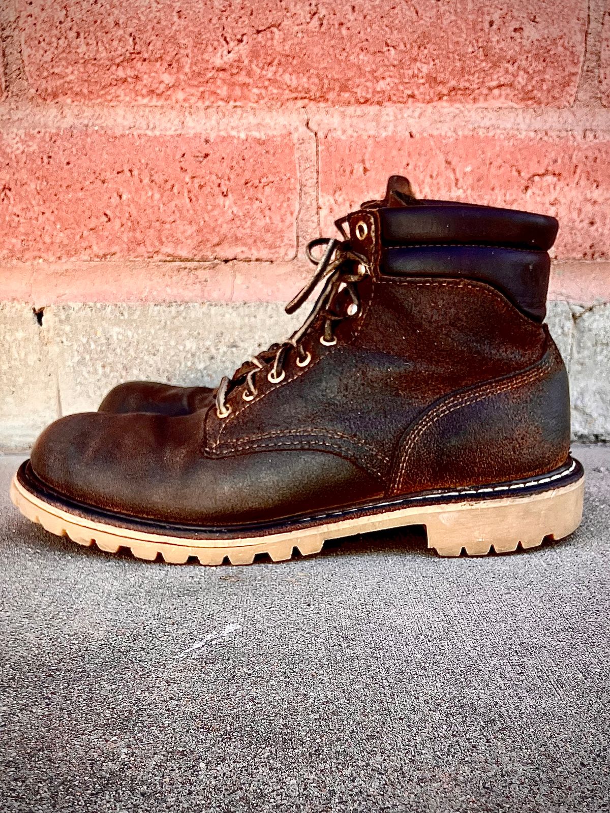 Photo by shank.sinatra on December 2, 2025 of the White's Chore Boot in Seidel Distressed Roughout.