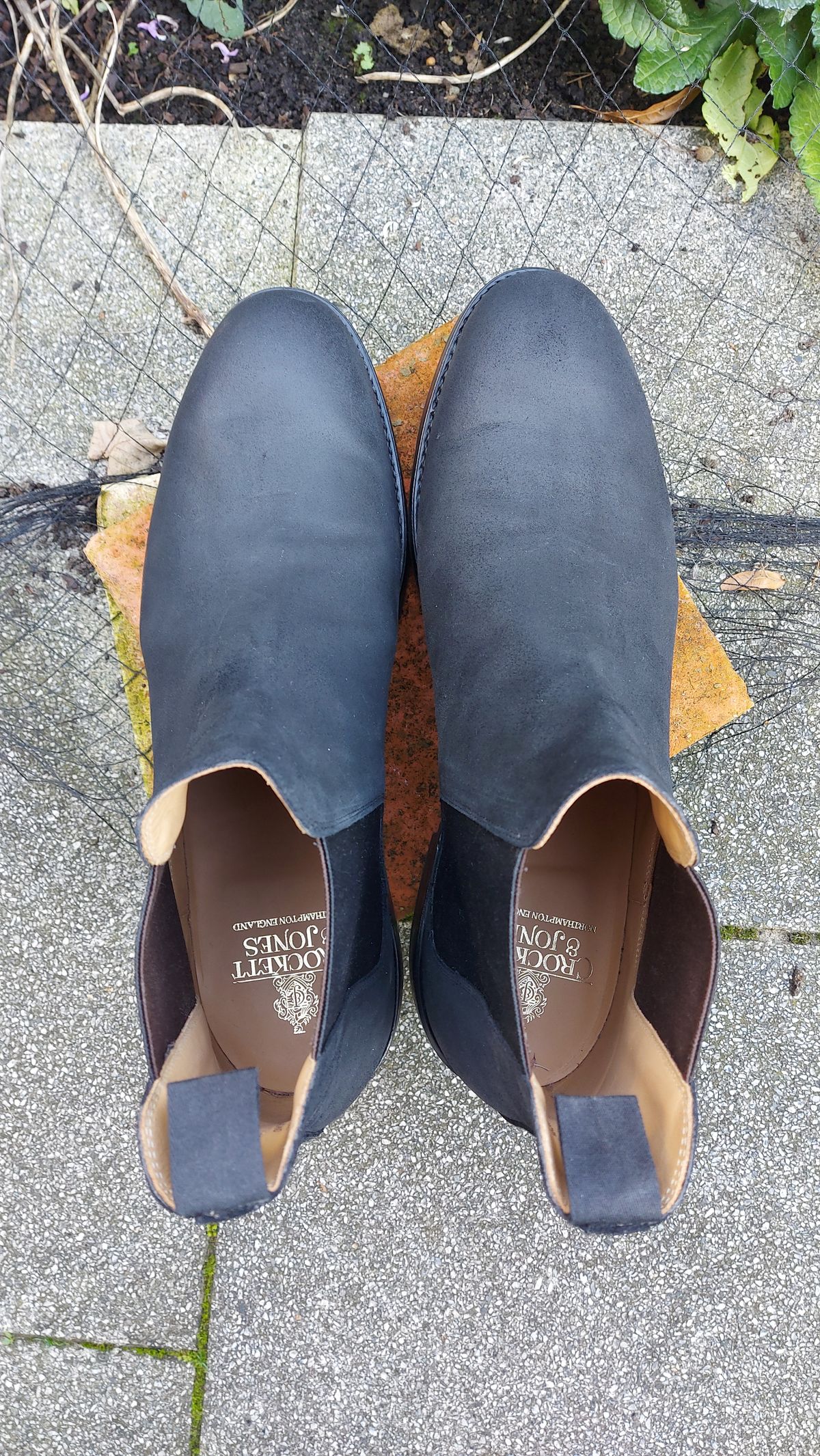 Photo by FightingAnts on October 1, 2023 of the Crockett & Jones Chelsea 5 in Navy Roughout Suede.