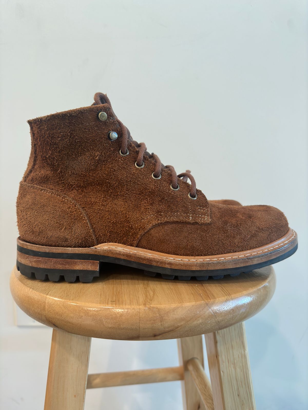 Photo by adosreis on December 2, 2022 of the Truman Service Boot in Cattail Grizzly Roughout.
