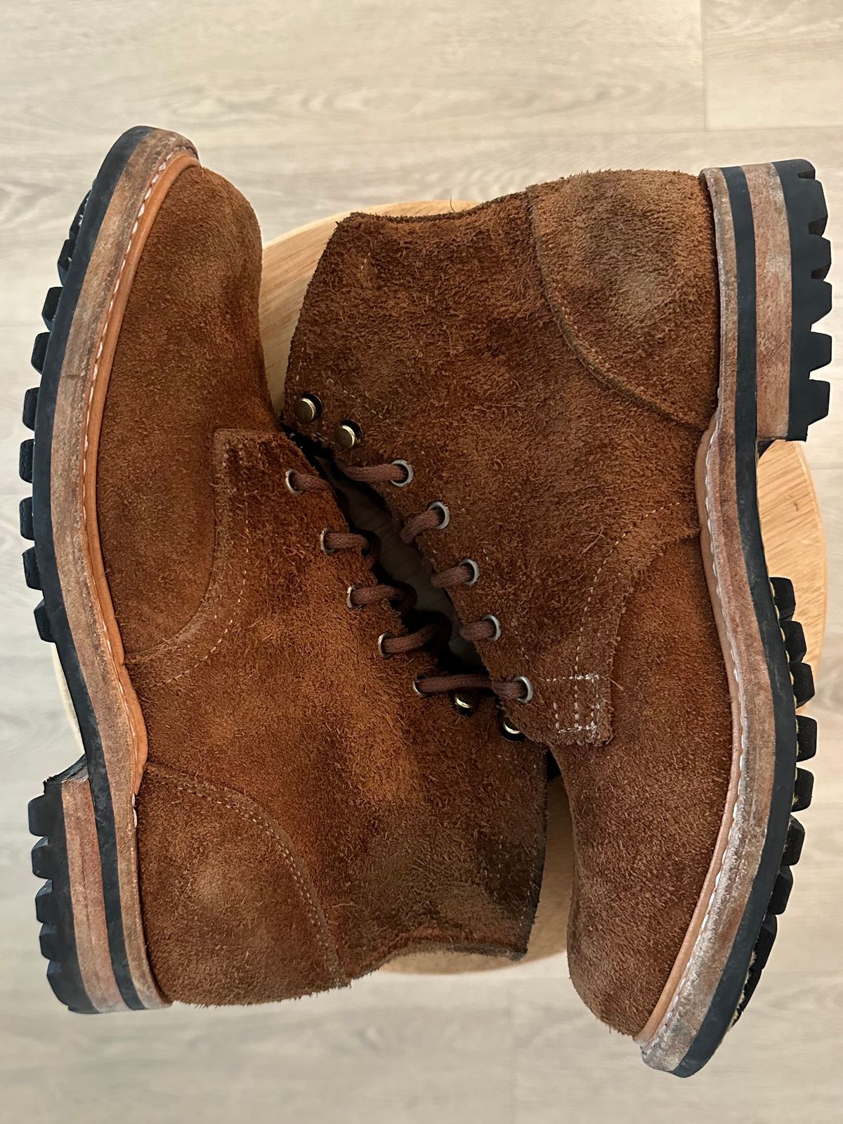 Photo by adosreis on January 4, 2023 of the Truman Service Boot in Cattail Grizzly Roughout.