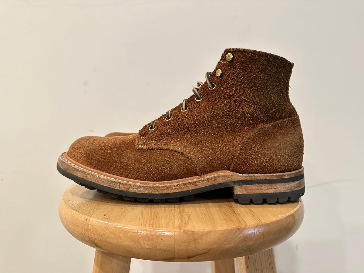 Photo by adosreis on February 6, 2023 of the Truman Service Boot in Cattail Grizzly Roughout.