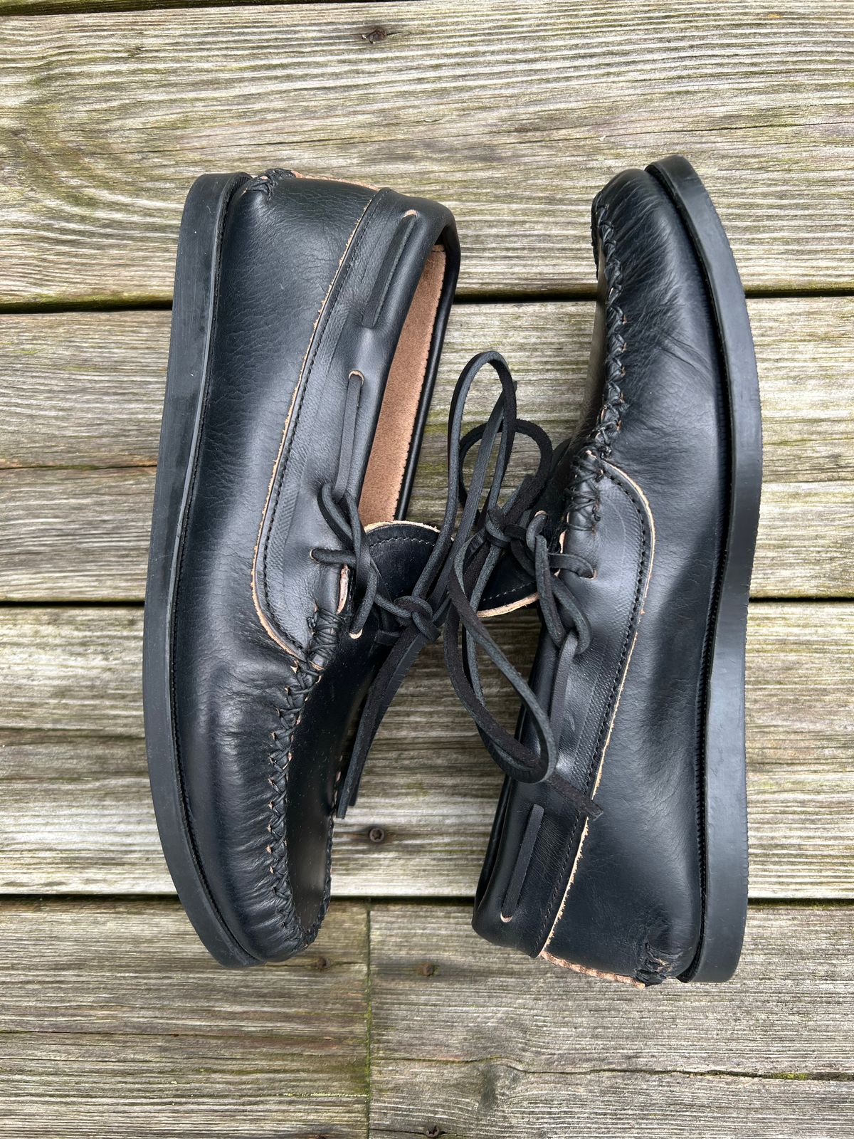 Photo by Snowcrashdenim on October 1, 2022 of the Yuketen Canoe Moc in Horween Black Chromexcel.