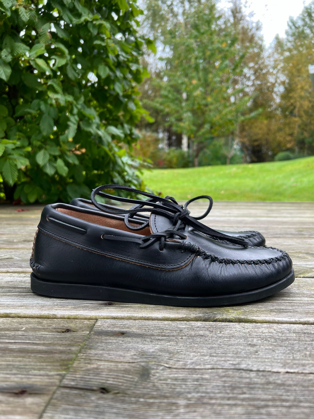 Photo by Snowcrashdenim on October 1, 2022 of the Yuketen Canoe Moc in Horween Black Chromexcel.