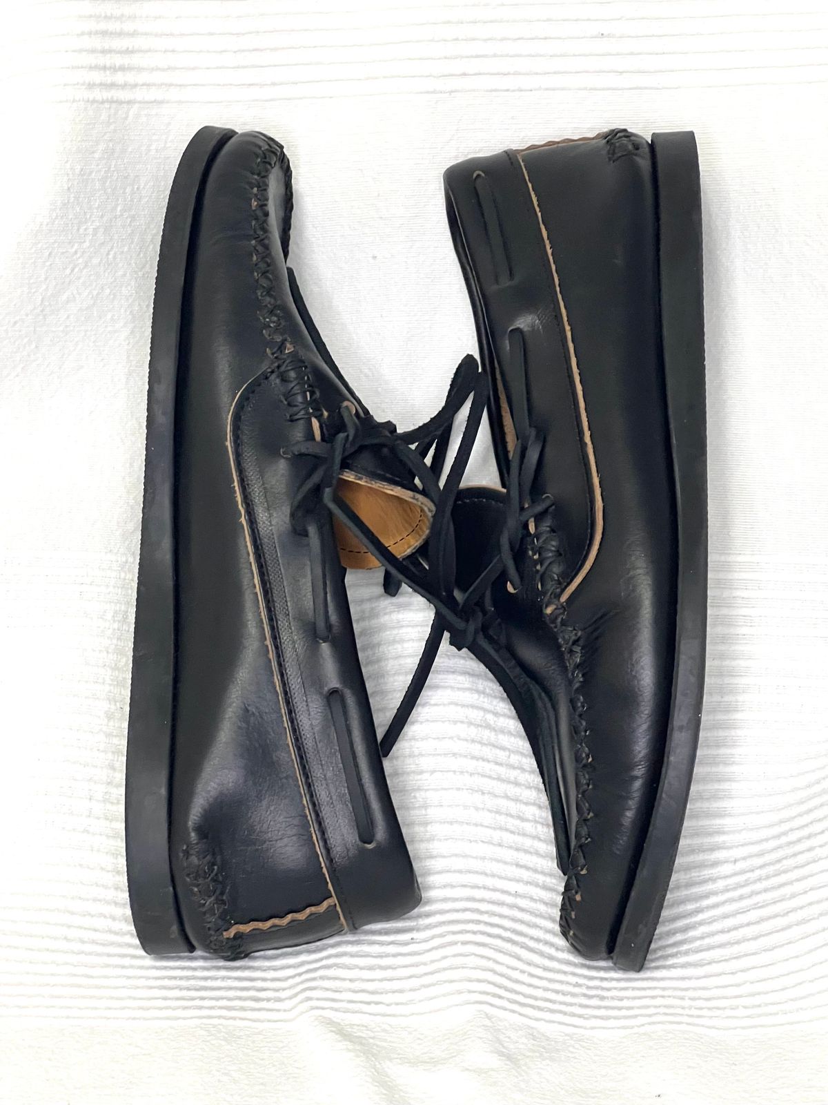 Photo by Snowcrashdenim on November 3, 2022 of the Yuketen Canoe Moc in Horween Black Chromexcel.