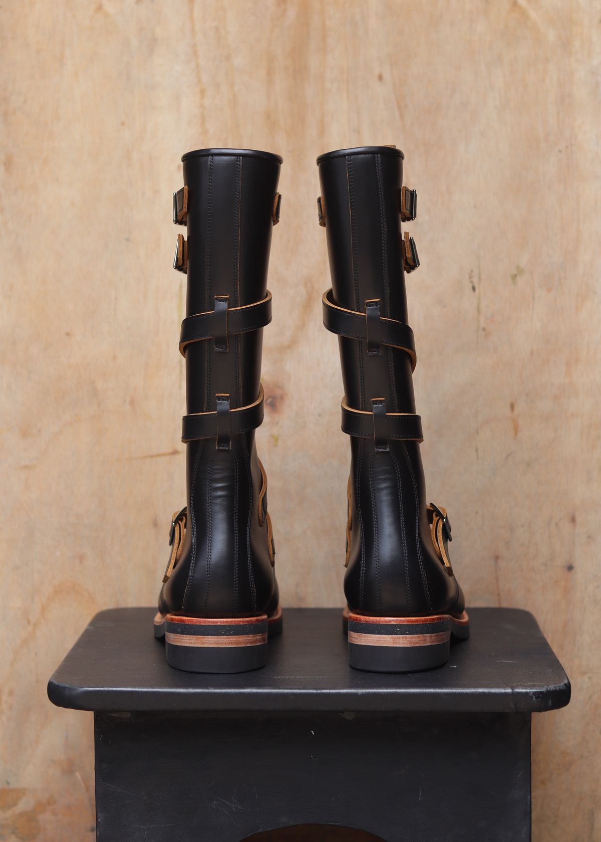 Photo by januardwijuang on September 30, 2025 of the Briselblack The Hanker Tanker Boots in S.B. Foot Black Dawson.