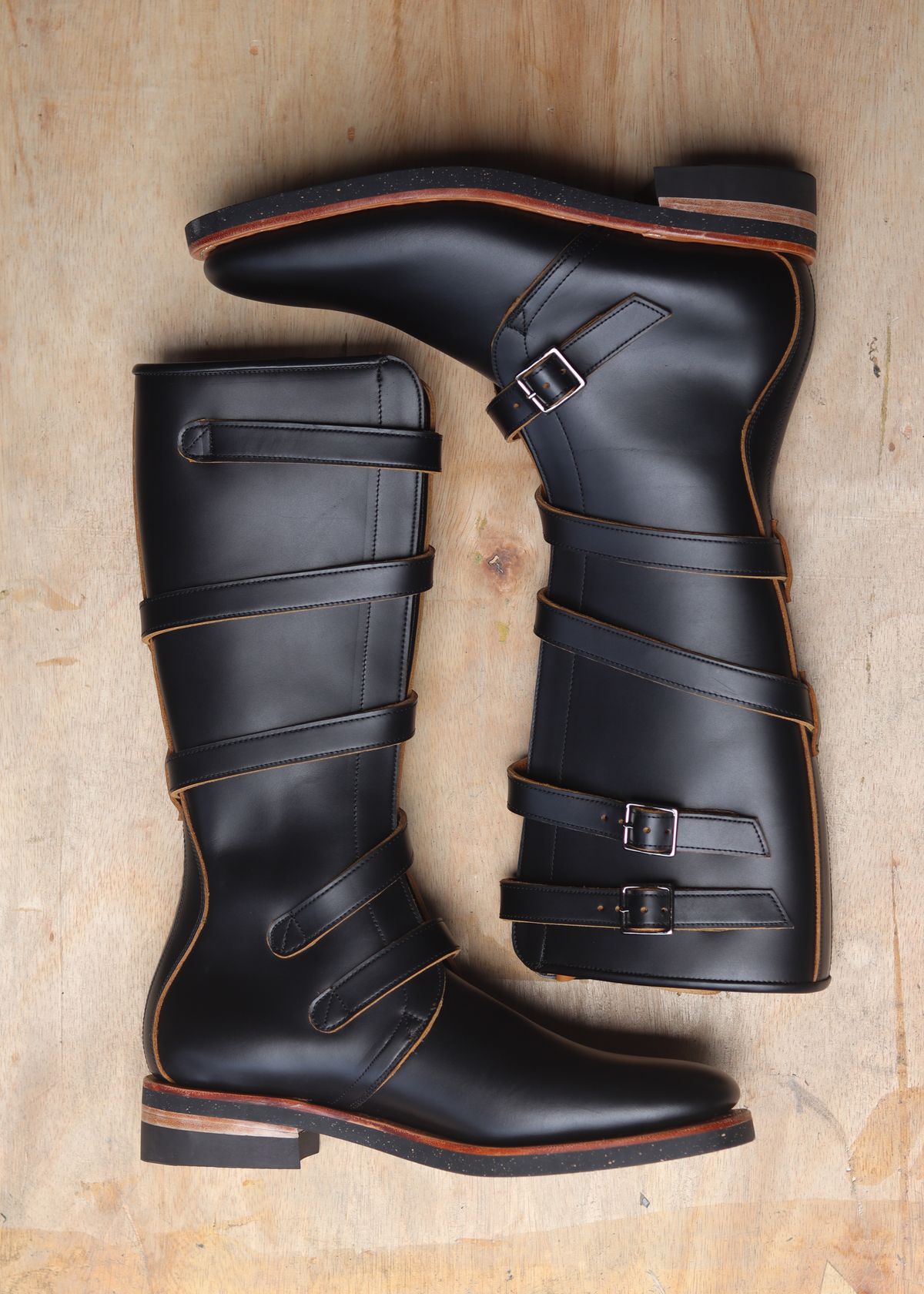 Photo by januardwijuang on September 30, 2025 of the Briselblack The Hanker Tanker Boots in S.B. Foot Black Dawson.