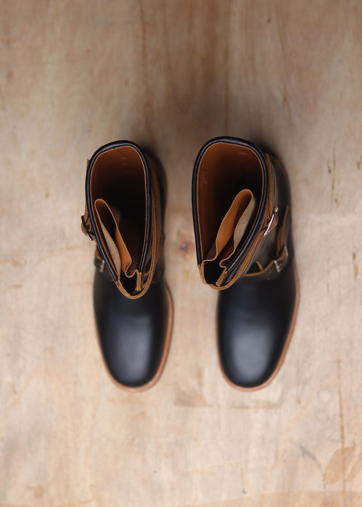 Photo by januardwijuang on September 30, 2025 of the Briselblack The Hanker Tanker Boots in S.B. Foot Black Dawson.