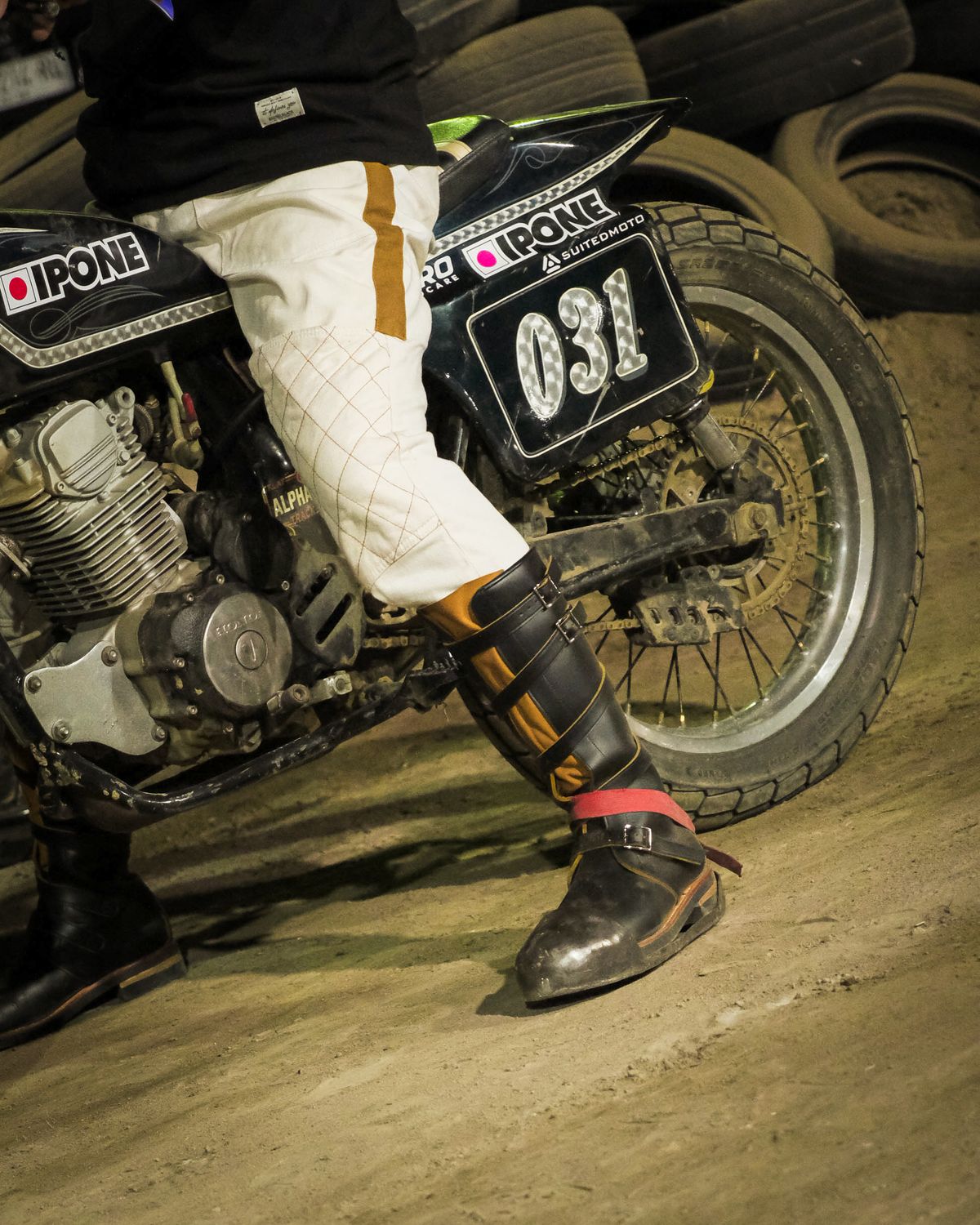 Photo by januardwijuang on October 8, 2025 of the Briselblack The Hanker Tanker Boots in S.B. Foot Black Dawson.