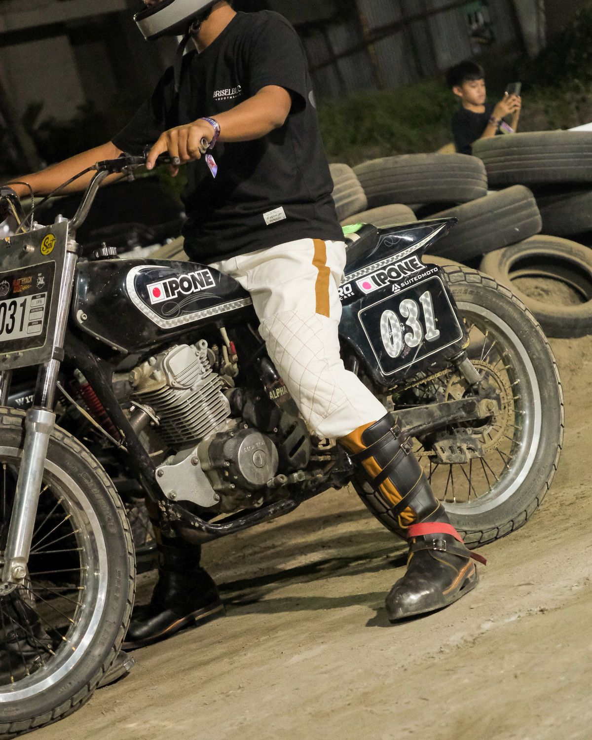 Photo by januardwijuang on October 8, 2025 of the Briselblack The Hanker Tanker Boots in S.B. Foot Black Dawson.