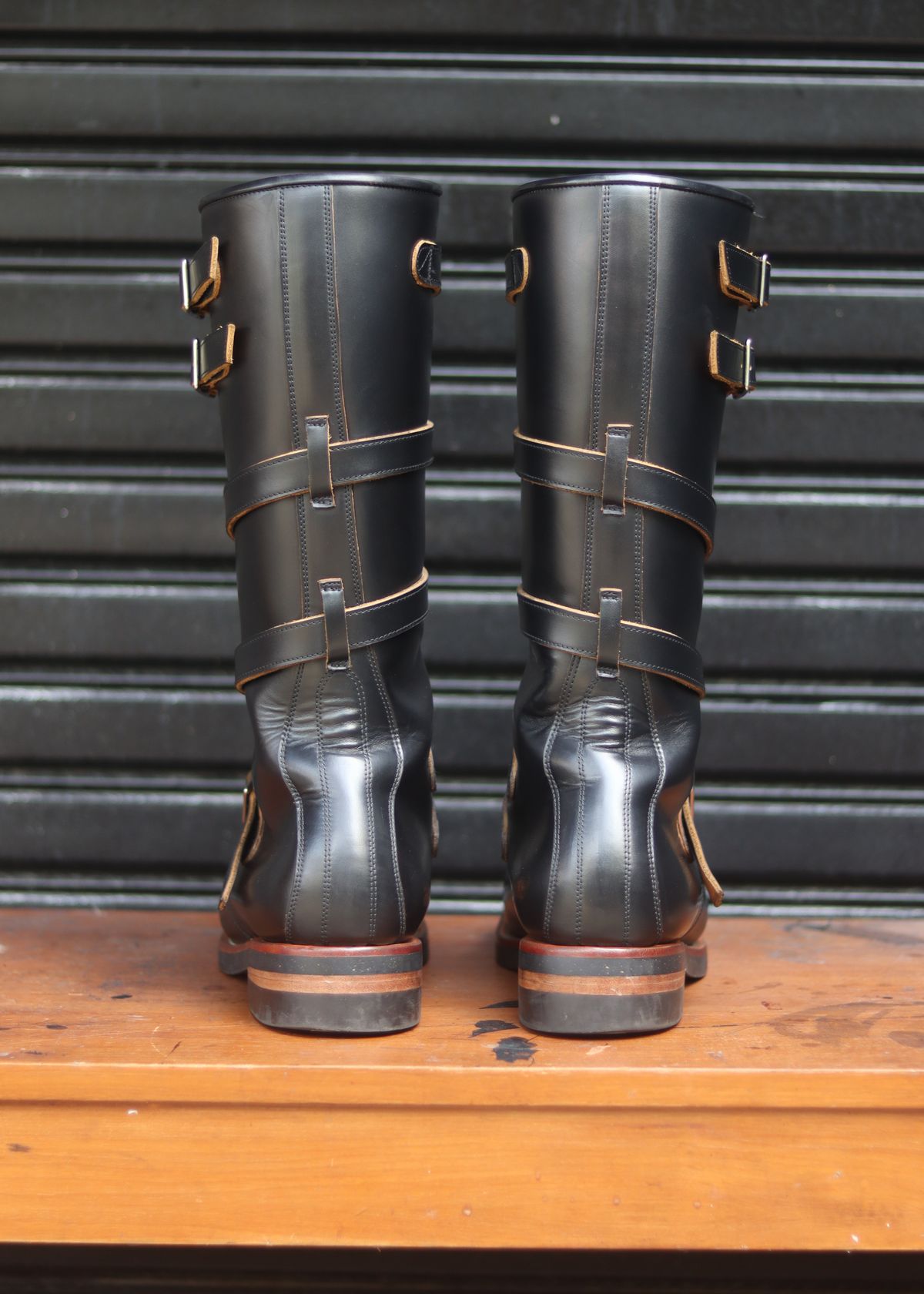 Photo by januardwijuang on November 4, 2025 of the Briselblack The Hanker Tanker Boots in S.B. Foot Black Dawson.