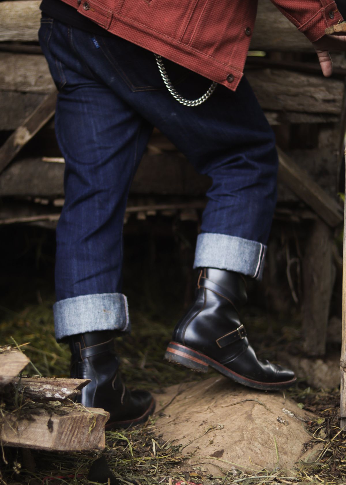 Photo by januardwijuang on November 8, 2025 of the Briselblack The Hanker Tanker Boots in S.B. Foot Black Dawson.