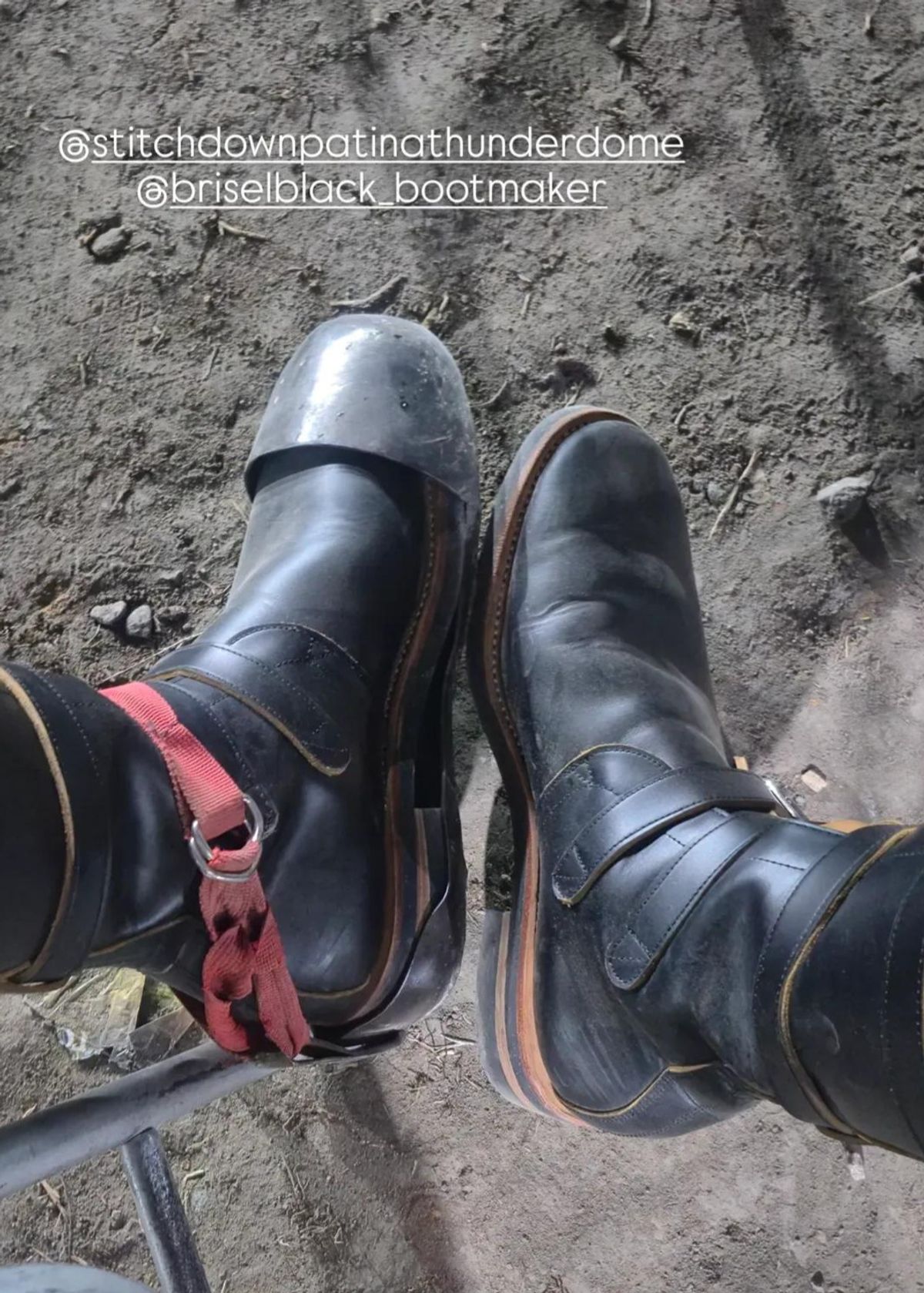 Photo by januardwijuang on October 8, 2025 of the Briselblack The Hanker Tanker Boots in S.B. Foot Black Dawson.