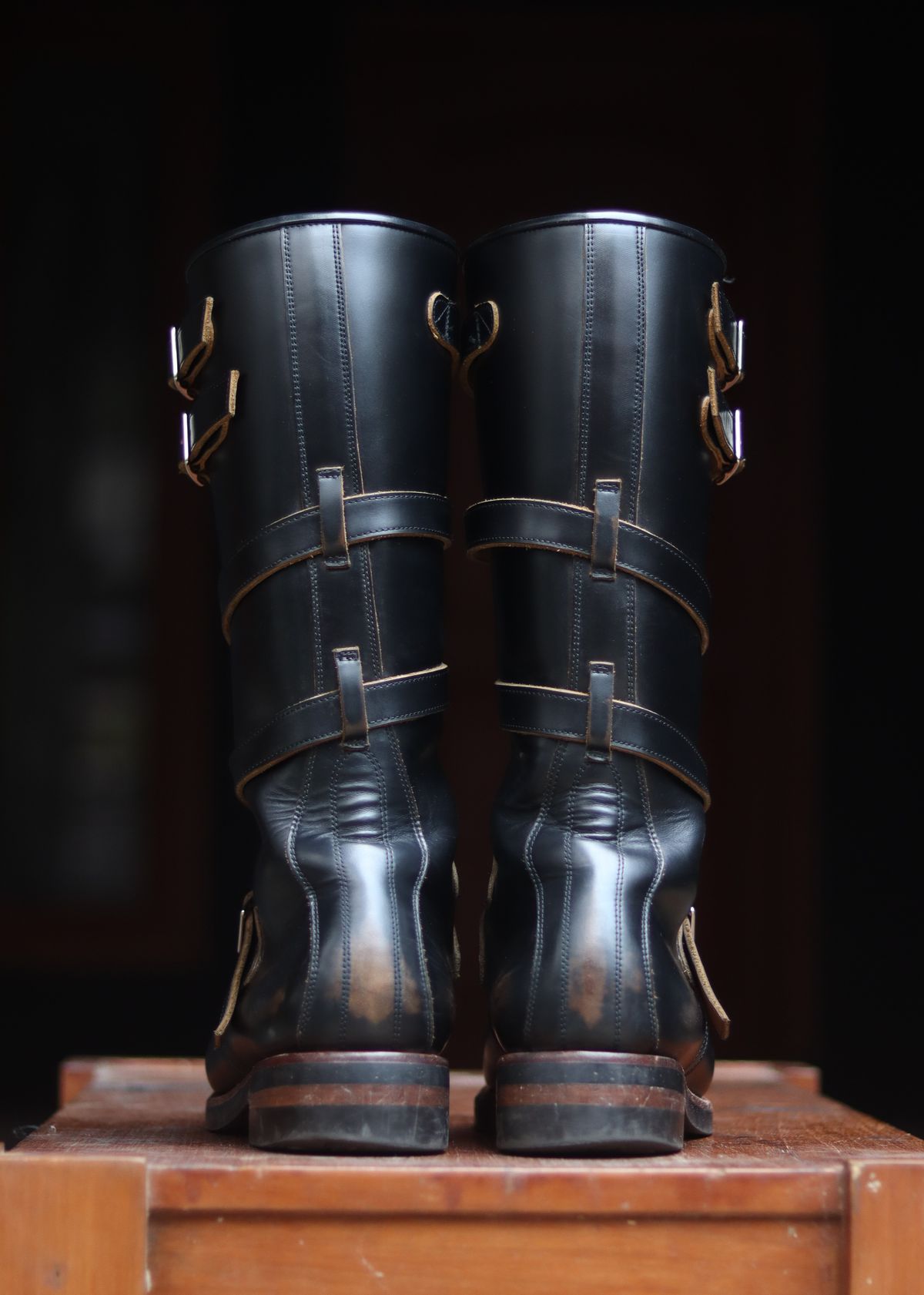 Photo by januardwijuang on November 30, 2025 of the Briselblack The Hanker Tanker Boots in S.B. Foot Black Dawson.