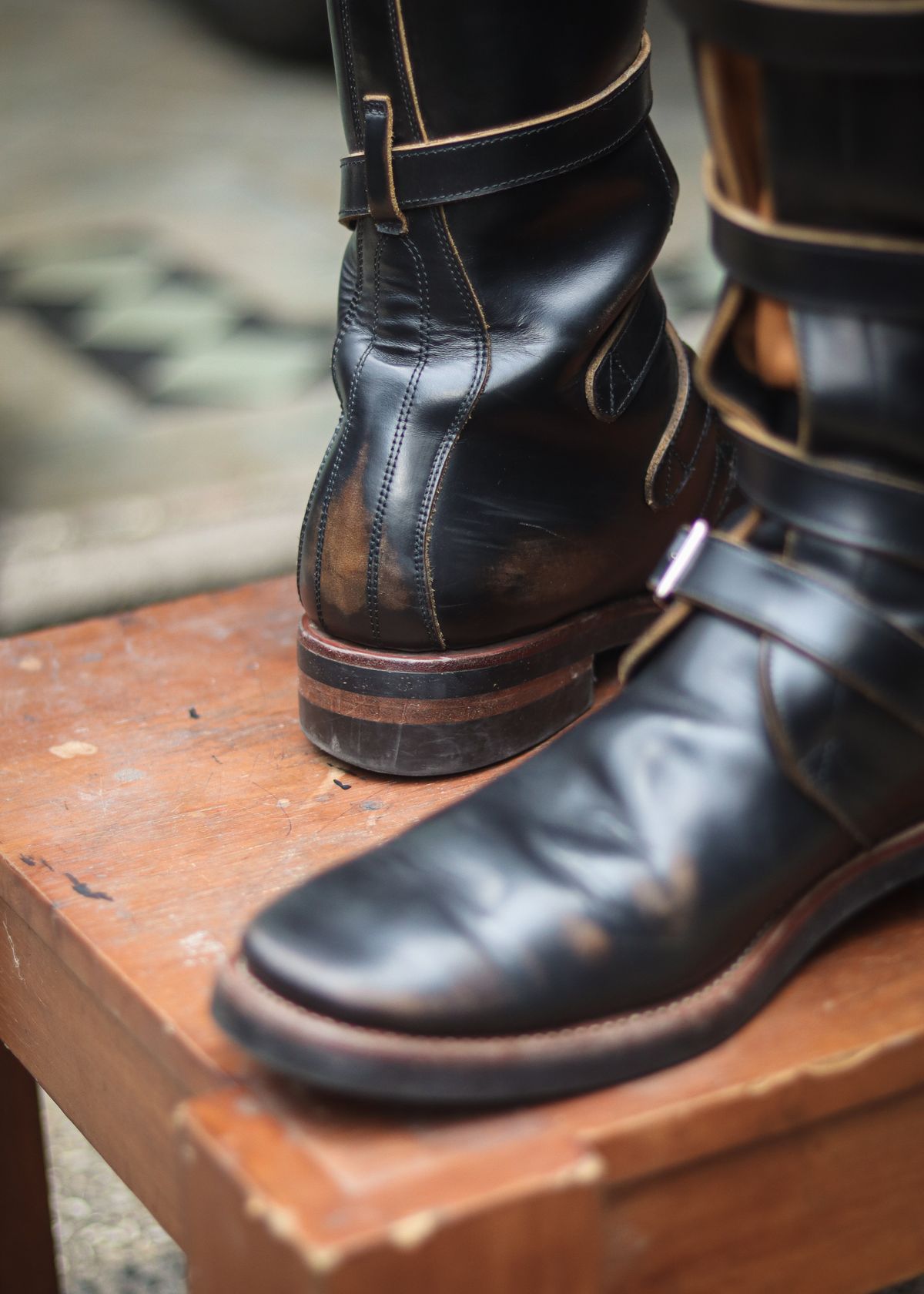 Photo by januardwijuang on December 8, 2025 of the Briselblack The Hanker Tanker Boots in S.B. Foot Black Dawson.