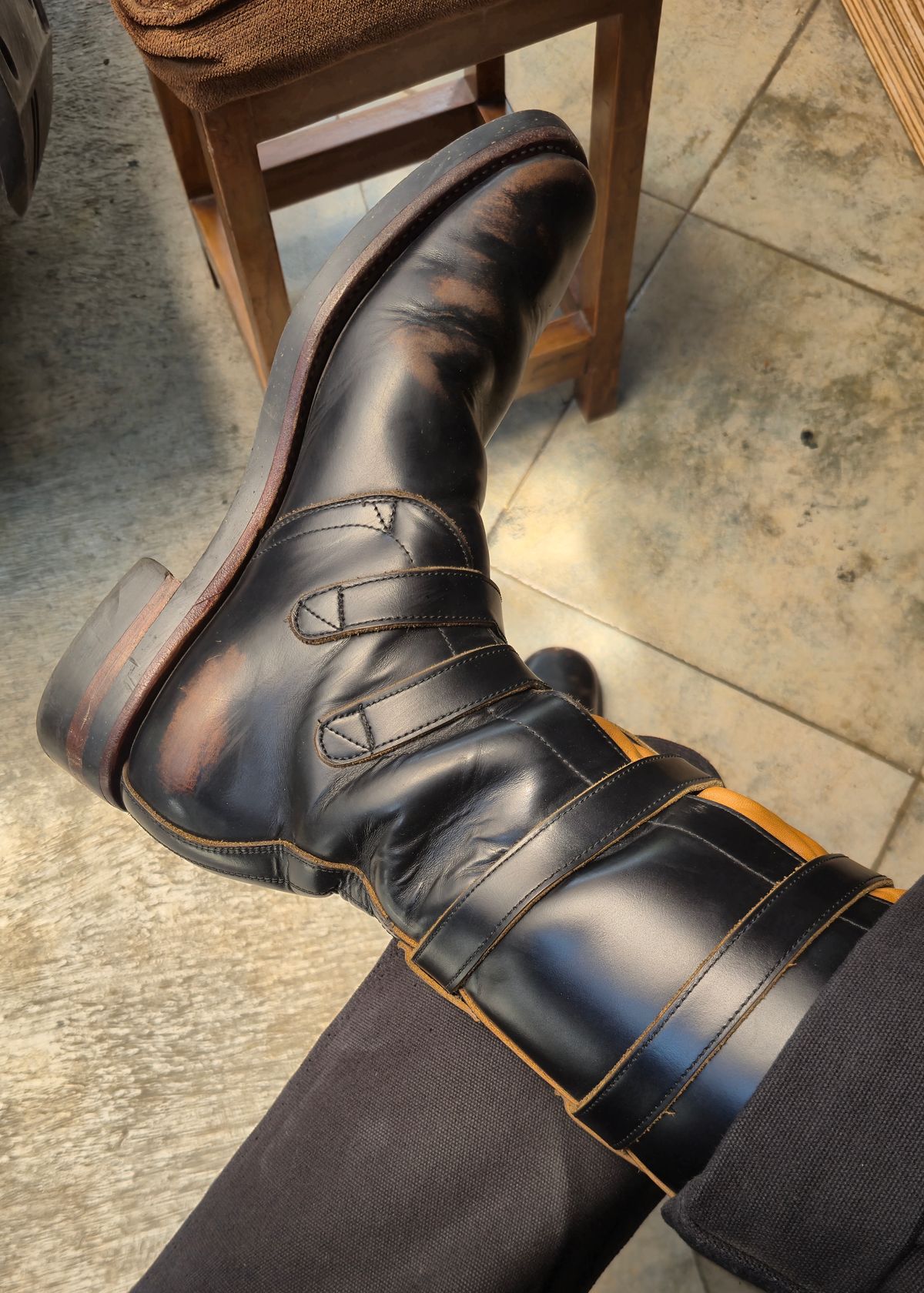 Photo by januardwijuang on January 30, 2026 of the Briselblack The Hanker Tanker Boots in S.B. Foot Black Dawson.