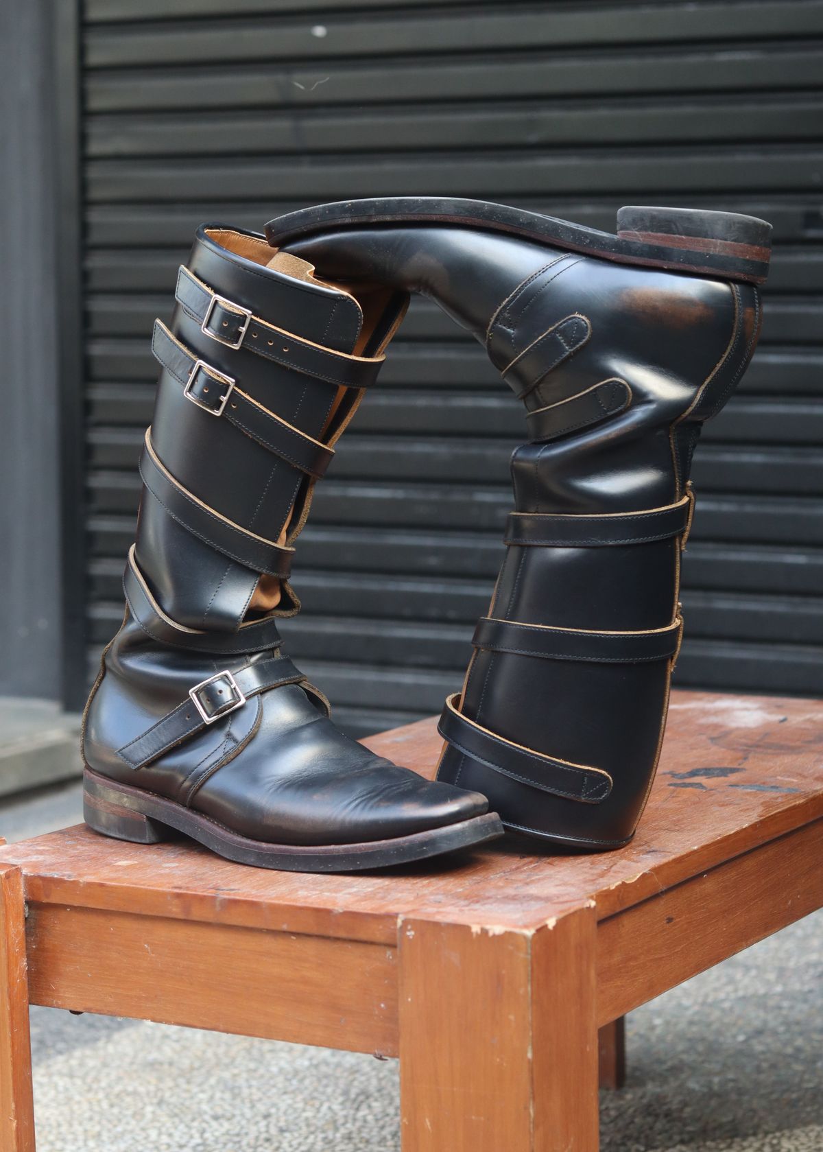 Photo by januardwijuang on February 3, 2026 of the Briselblack The Hanker Tanker Boots in S.B. Foot Black Dawson.