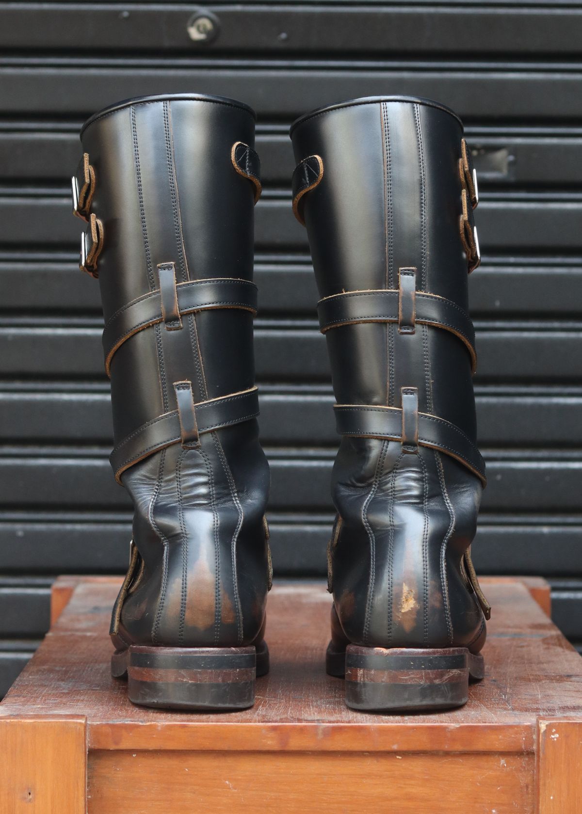 Photo by januardwijuang on February 3, 2026 of the Briselblack The Hanker Tanker Boots in S.B. Foot Black Dawson.