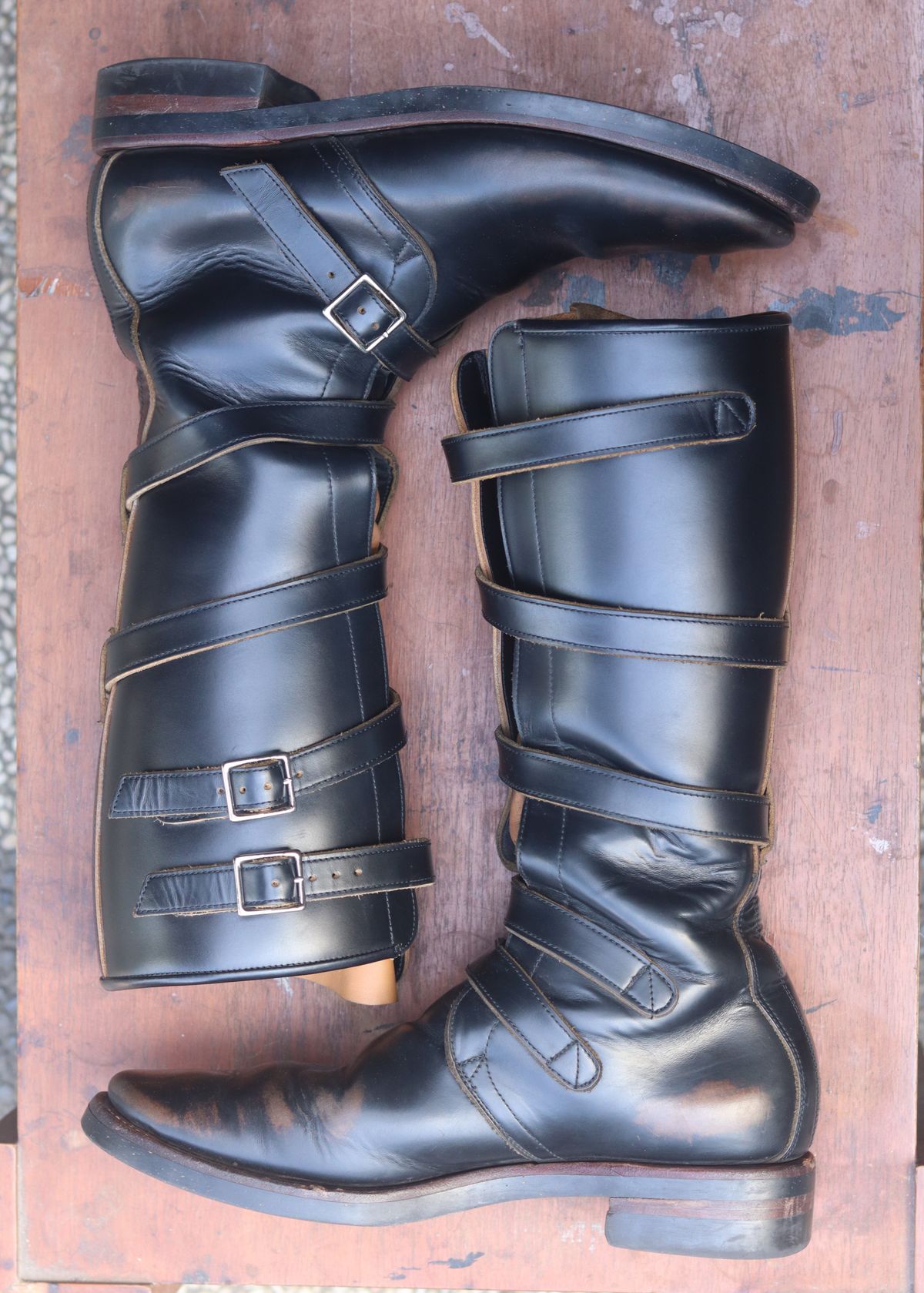 Photo by januardwijuang on February 3, 2026 of the Briselblack The Hanker Tanker Boots in S.B. Foot Black Dawson.